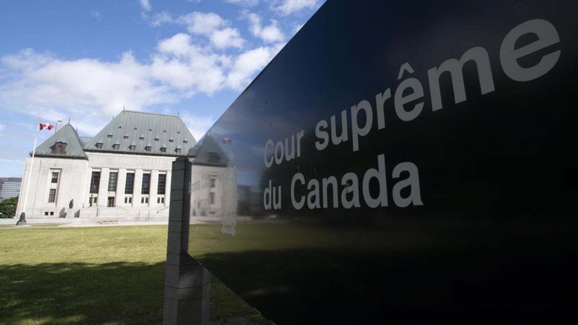 La décision du plus haut tribunal de réexaminer l'affaire découle des décisions de tribunaux du Québec concernant la détermination de la peine de deux accusés.