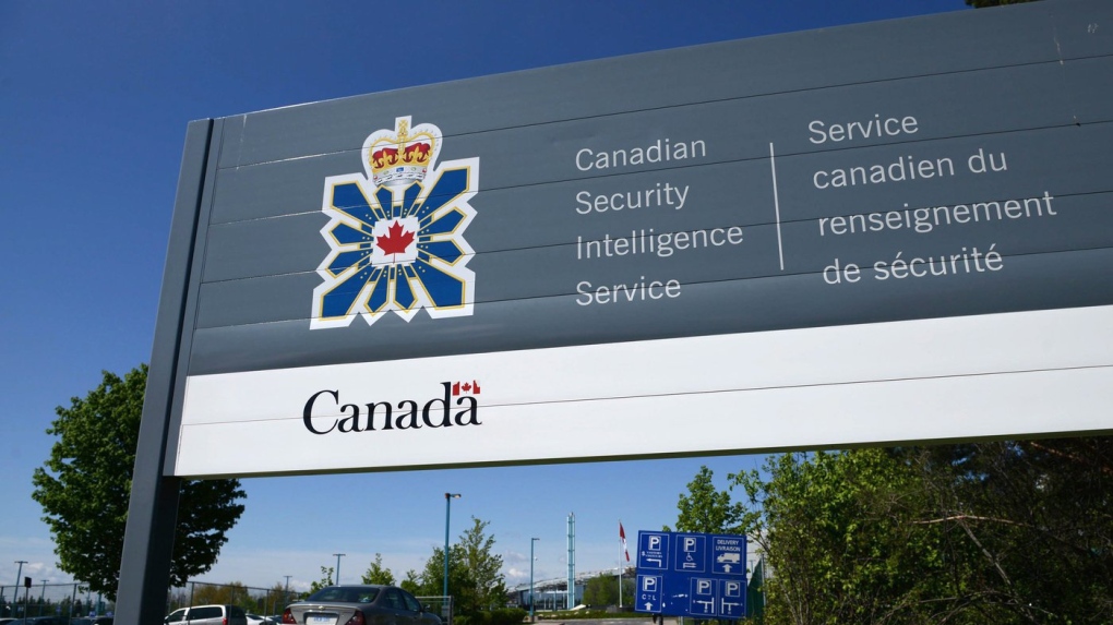 Un panneau du Service canadien du renseignement de sécurité à Ottawa en mai 2013.