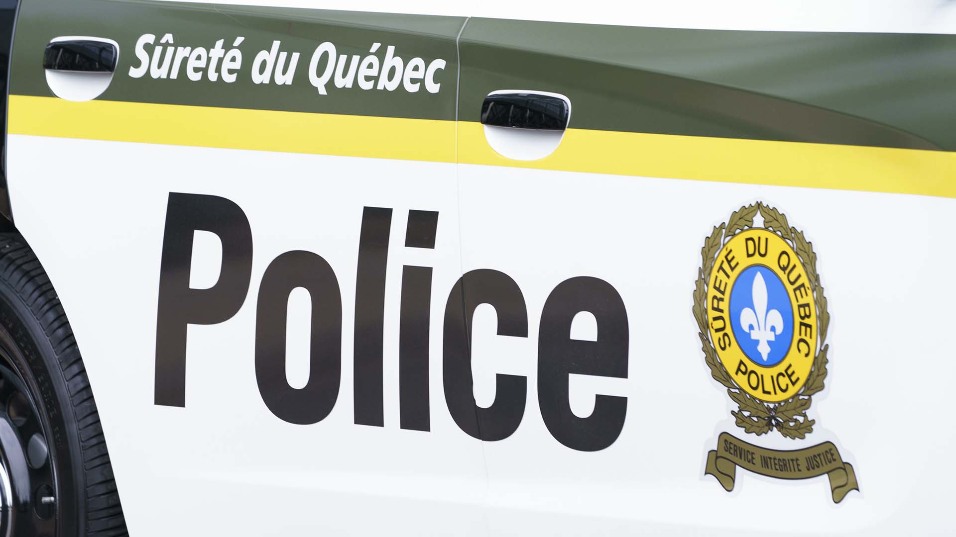 Quatre personnes sont décédées des suites d’un accident de plateforme élévatrice survenu samedi sur un terrain de Saint-Léandre, dans le Bas-Saint-Laurent.