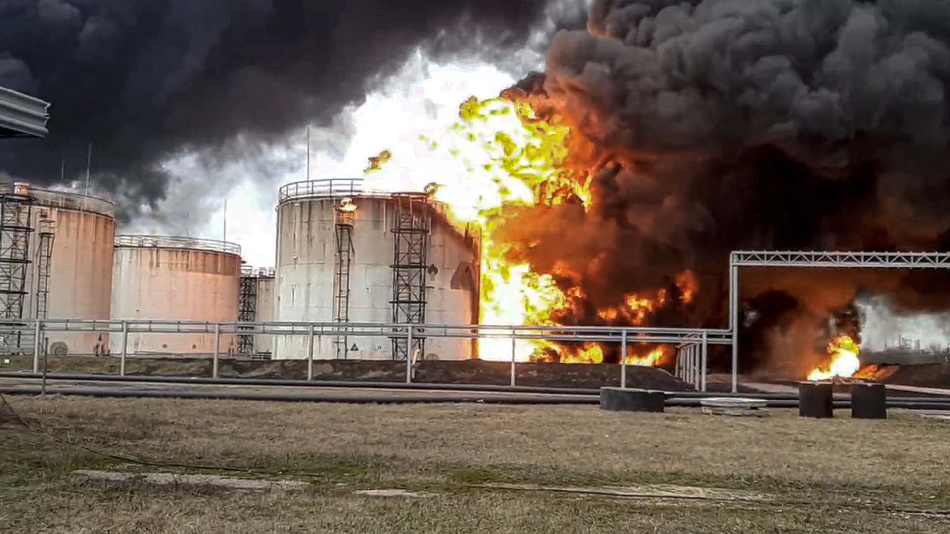 Des hélicoptères de combat ukrainiens pourraient avoir attaqué un dépôt de carburant en Russie.