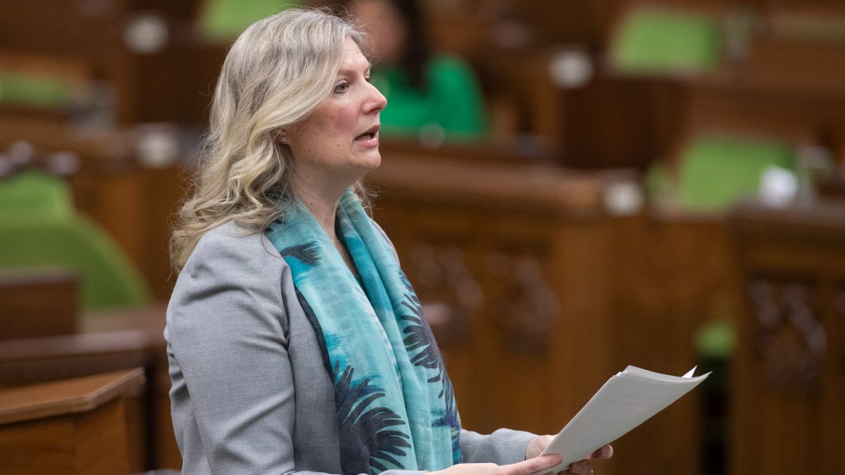 L'ancienne leader adjointe des conservateurs fédéraux, Leona Alleslev, pendant 