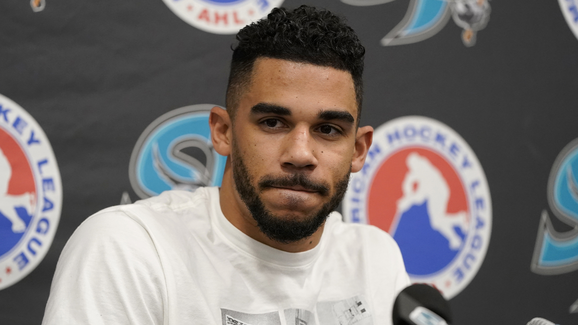 L'attaquant Evander Kane s'est adressé aux médias 