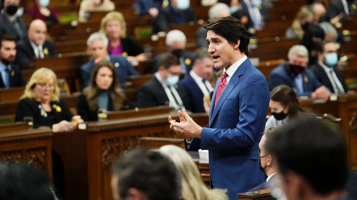 Le premier ministre du Canada Justin Trudeau répond aux questions des journalistes à Ottawa, le 31 mars.