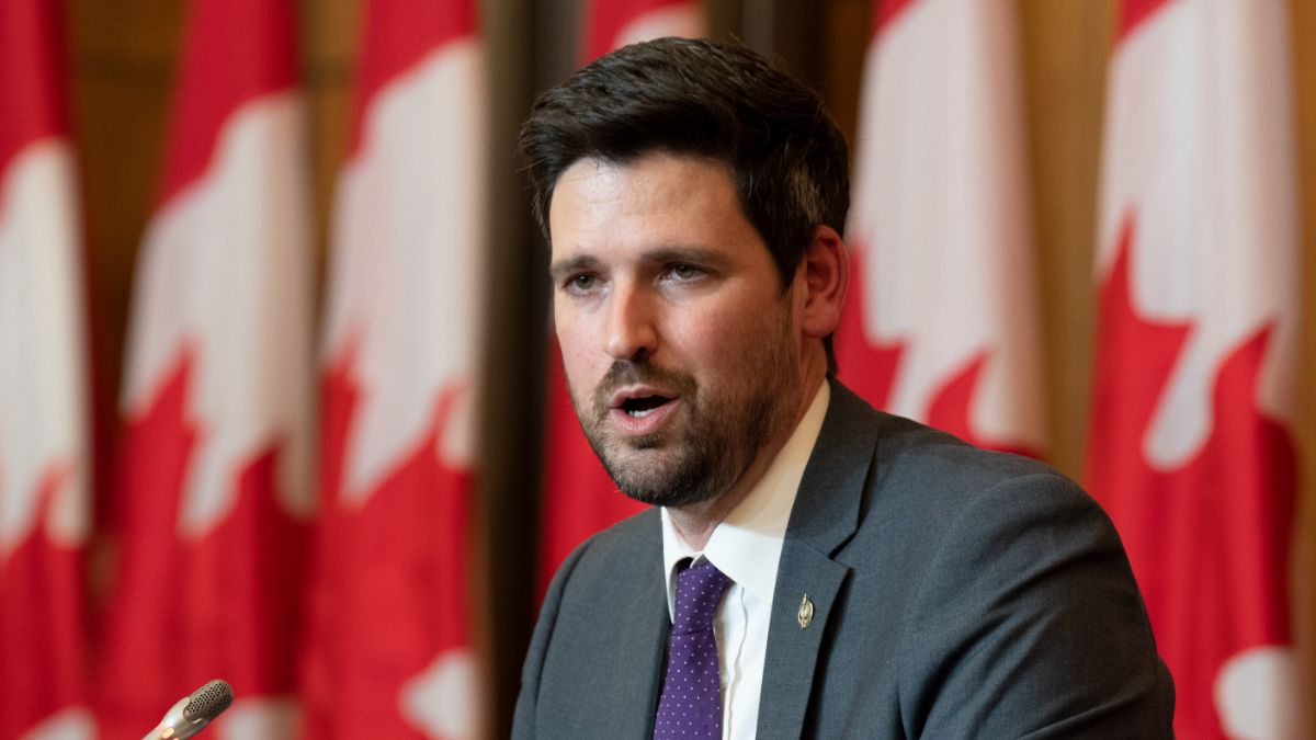 Le ministre de l'Immigration, Sean Fraser, a pris la parole durant une conférance de presse à Ottawa.