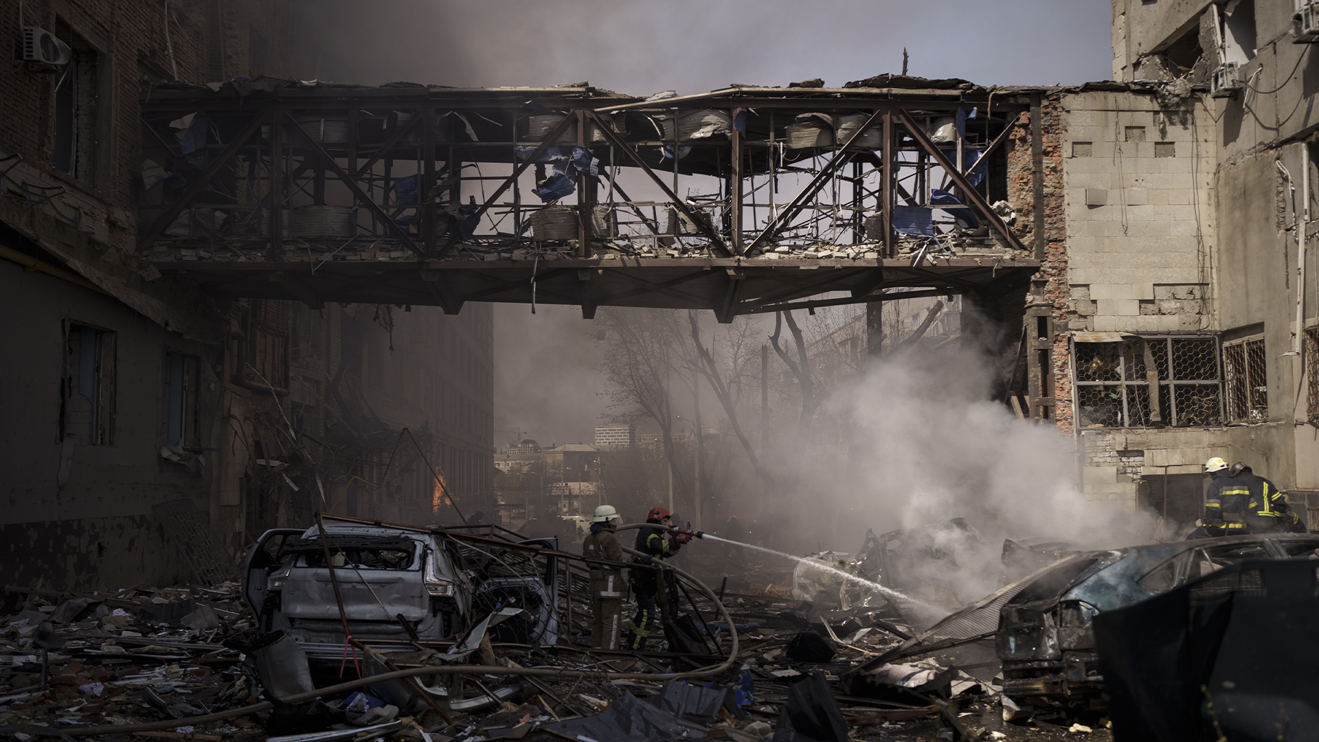 Des pompiers à l'oeuvre 