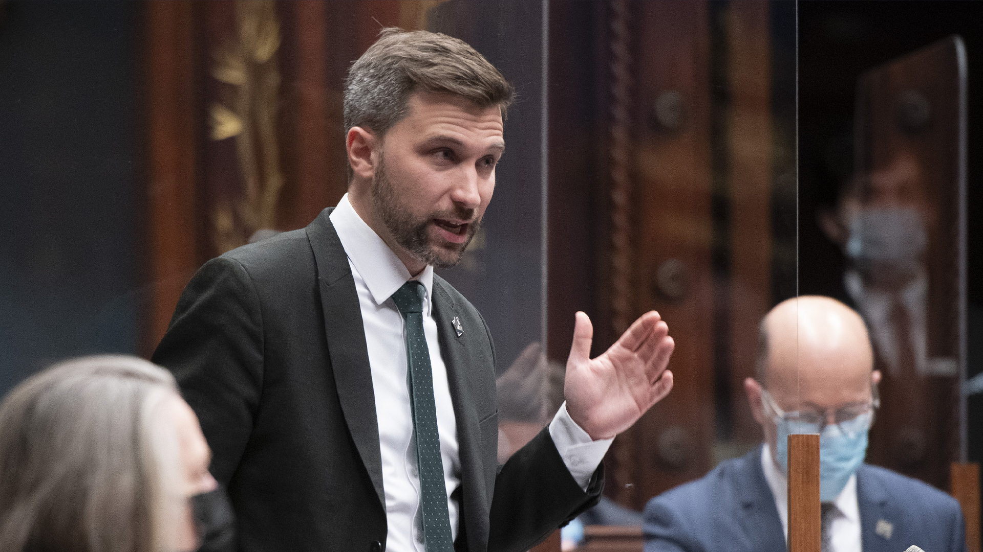 Gabriel Nadeau-Dubois questionne le gouvernement le 22 février 2022.