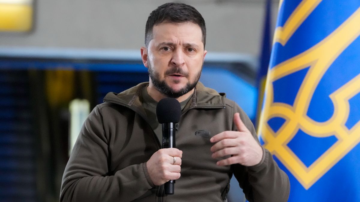 Le président Volodymyr Zelensky lors d'une conférence de presse à Kyiv, le 23 avril.