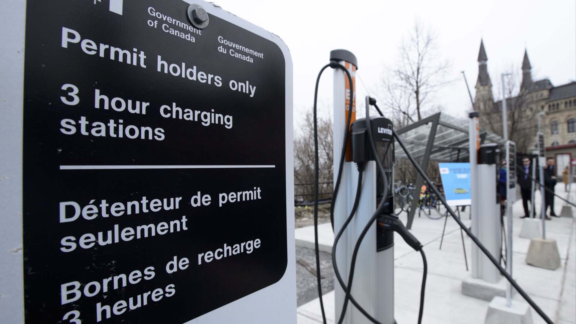 Le chercheur en matière d'énergie Jeff Turner affirme qu'une nouvelle analyse des besoins de recharge des véhicules électriques effectuée pour Ressources naturelles Canada montre que 50 000 chargeurs suffisent pour 2025, mais que le pays en aura besoin d'environ 200 000 d'ici 2030.