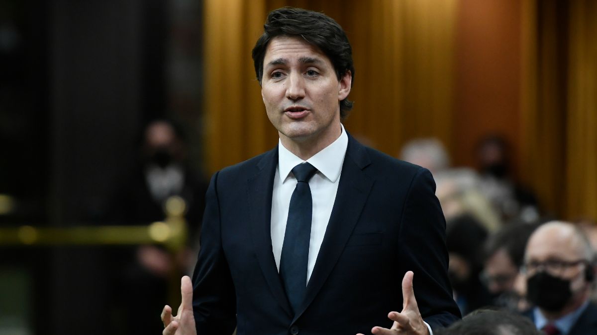 Justin Trudeau soutient que de simplement «fermer» ce point d'entrée non officiel ne réglerait en rien le problème.