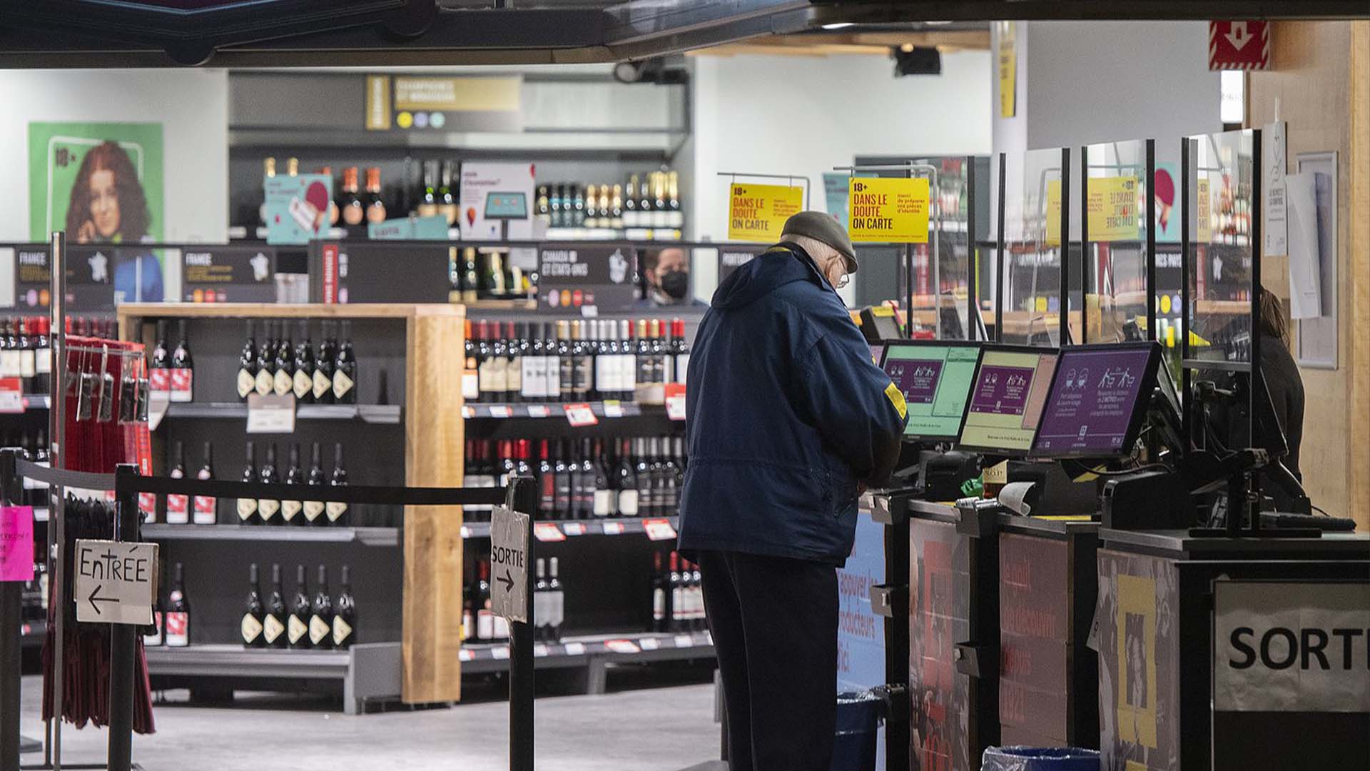La Société des alcools du Québec annonce une augmentation de prix de 3,7 %, en moyenne, sur 2550 produits. La hausse entrera en vigueur dimanche prochain, le 22 mai, pour la forte majorité des produits, mais le 17 juillet prochain pour 80 d’entre eux.