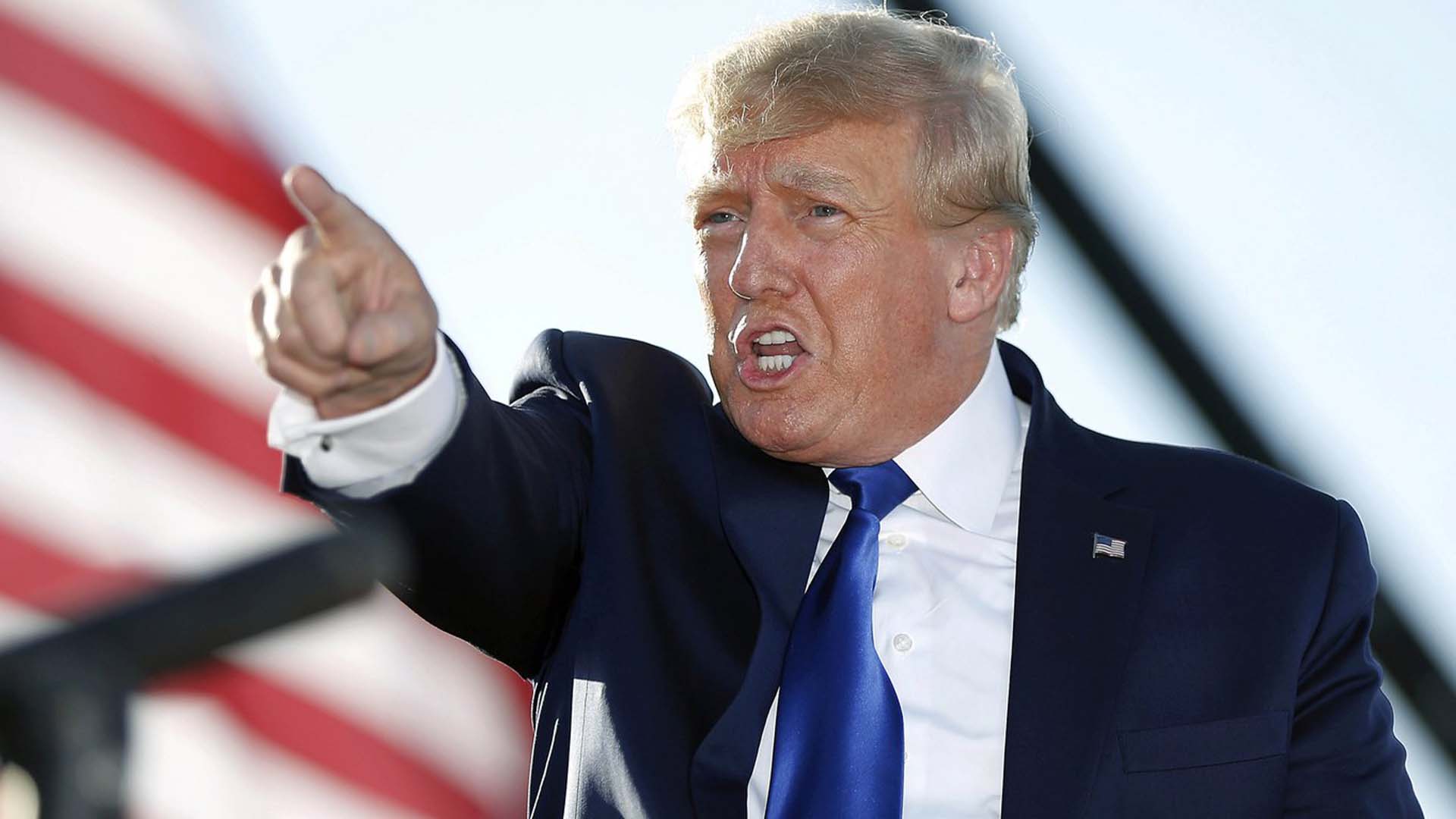 L'ancien président Donald Trump prend la parole lors d'un rassemblement au Delaware County Fairgrounds, le 23 avril 2022, dans le Delaware, Ohio.