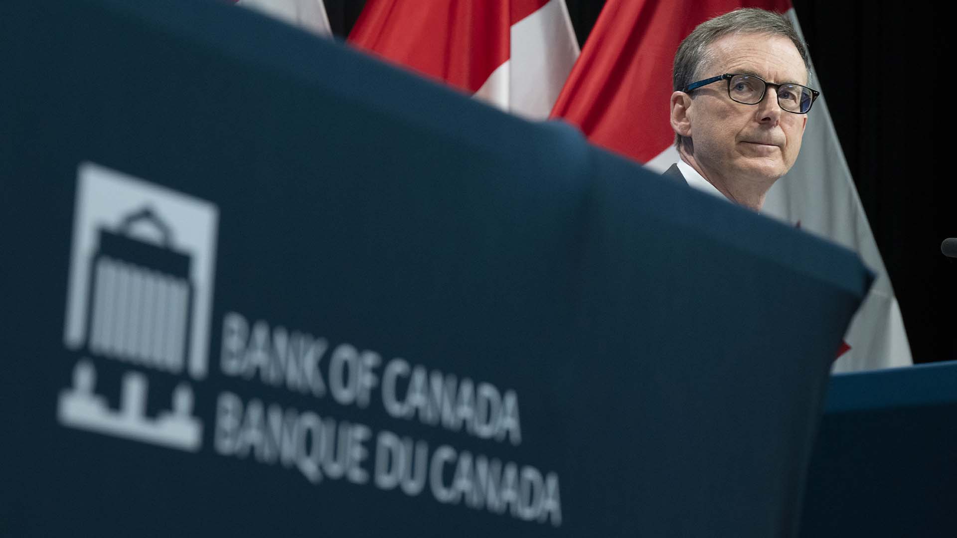 138 / 5 000 Résultats de traduction Le gouverneur de la Banque du Canada, Tiff Macklem, lors d'une conférence de presse, le mercredi 13 avril 2022 à Ottawa. 