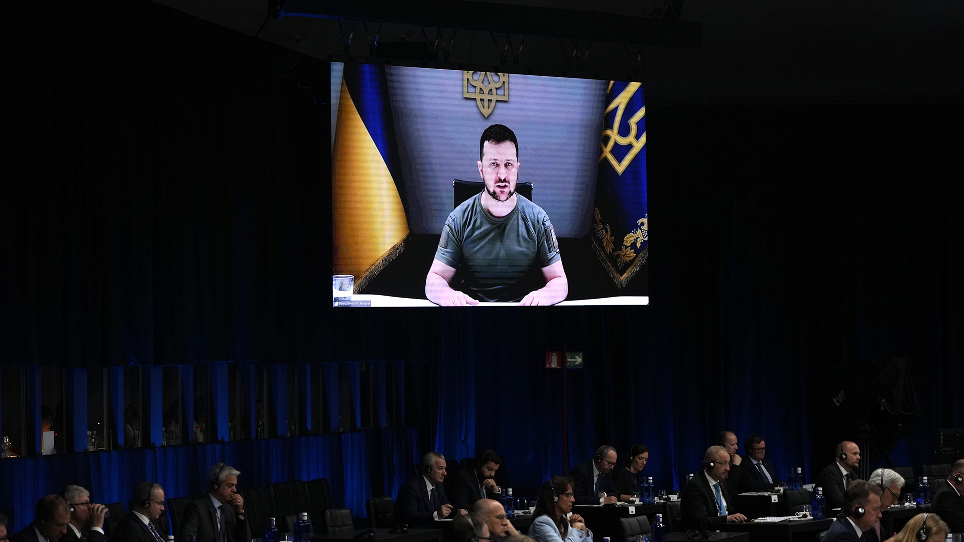 Le président ukrainien Volodymyr Zelenskyy s'adresse à une table ronde par liaison vidéo lors d'un sommet de l'OTAN à Madrid, en Espagne, le mercredi 29 juin 2022. Les chefs d'État de l'Organisation du Traité de l'Atlantique Nord se réunissent pour un sommet de l'OTAN à Madrid du mardi au jeudi.