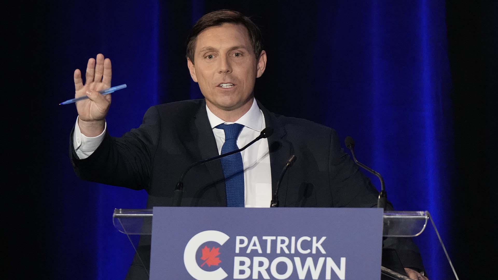 Les questions fusent parmi les membres du Parti conservateur quant à la raison pour laquelle Patrick Brown a été disqualifié de la course à la direction du parti.