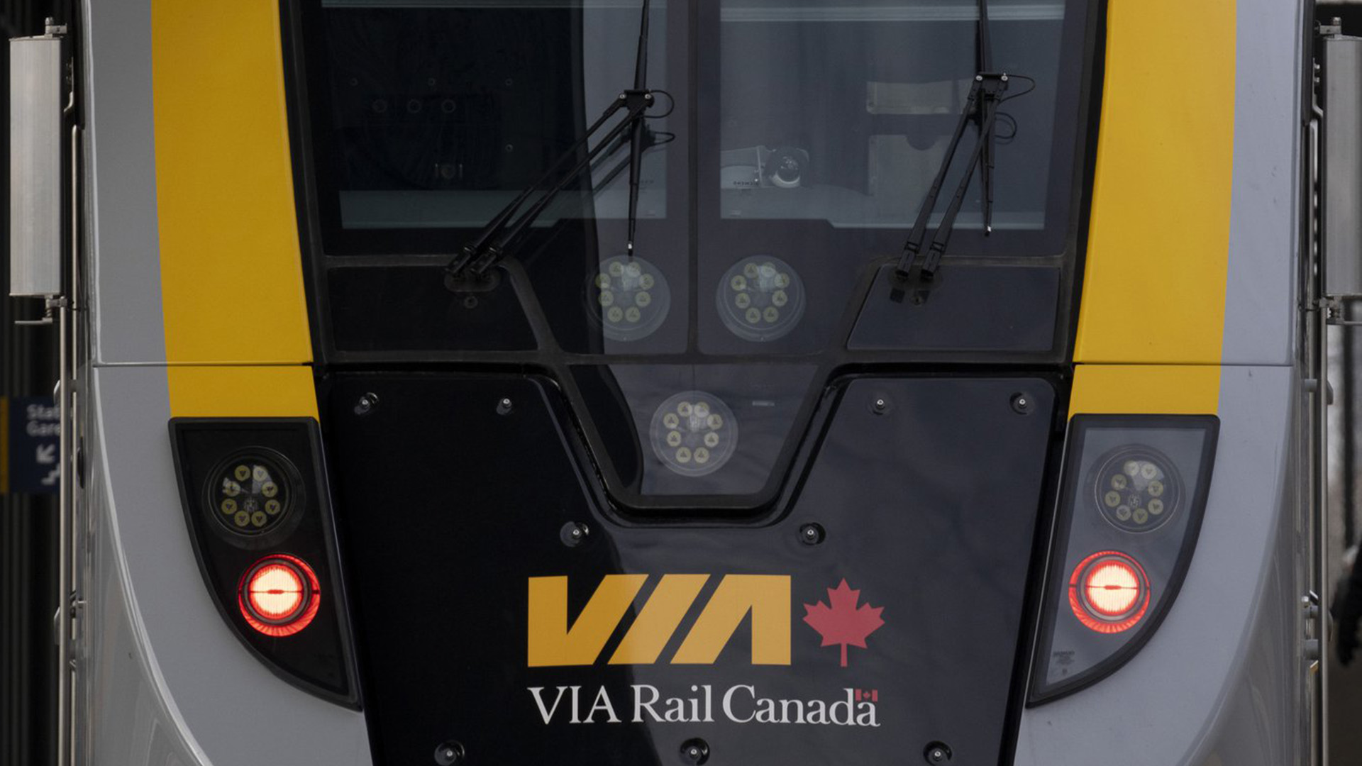 Un nouveau train Via Rail est exposé à la gare d'Ottawa, le mardi 30 novembre 2021 à Ottawa.