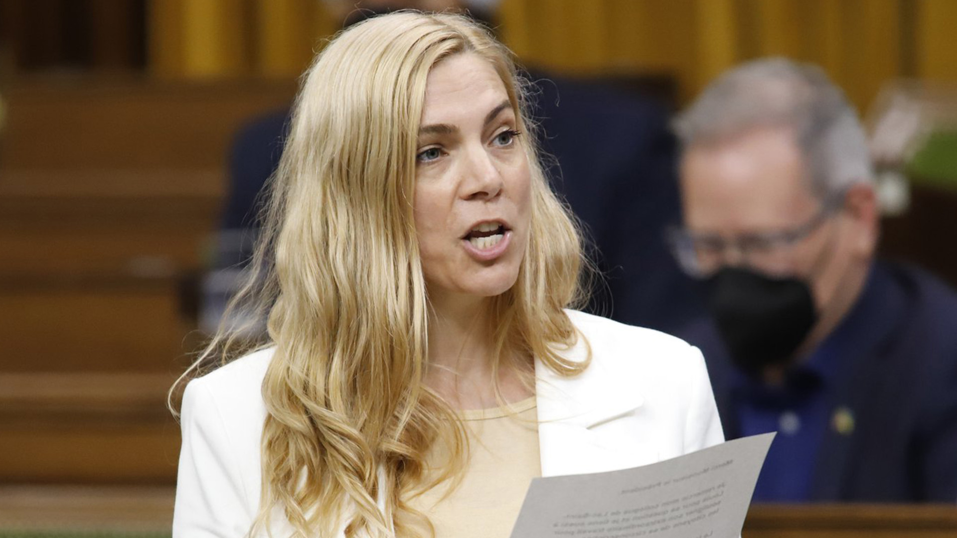 La ministre des Sports Pascale St-Onge se lève lors de la période des questions à la Chambre des communes sur la colline du Parlement à Ottawa le mardi 14 juin 2022.