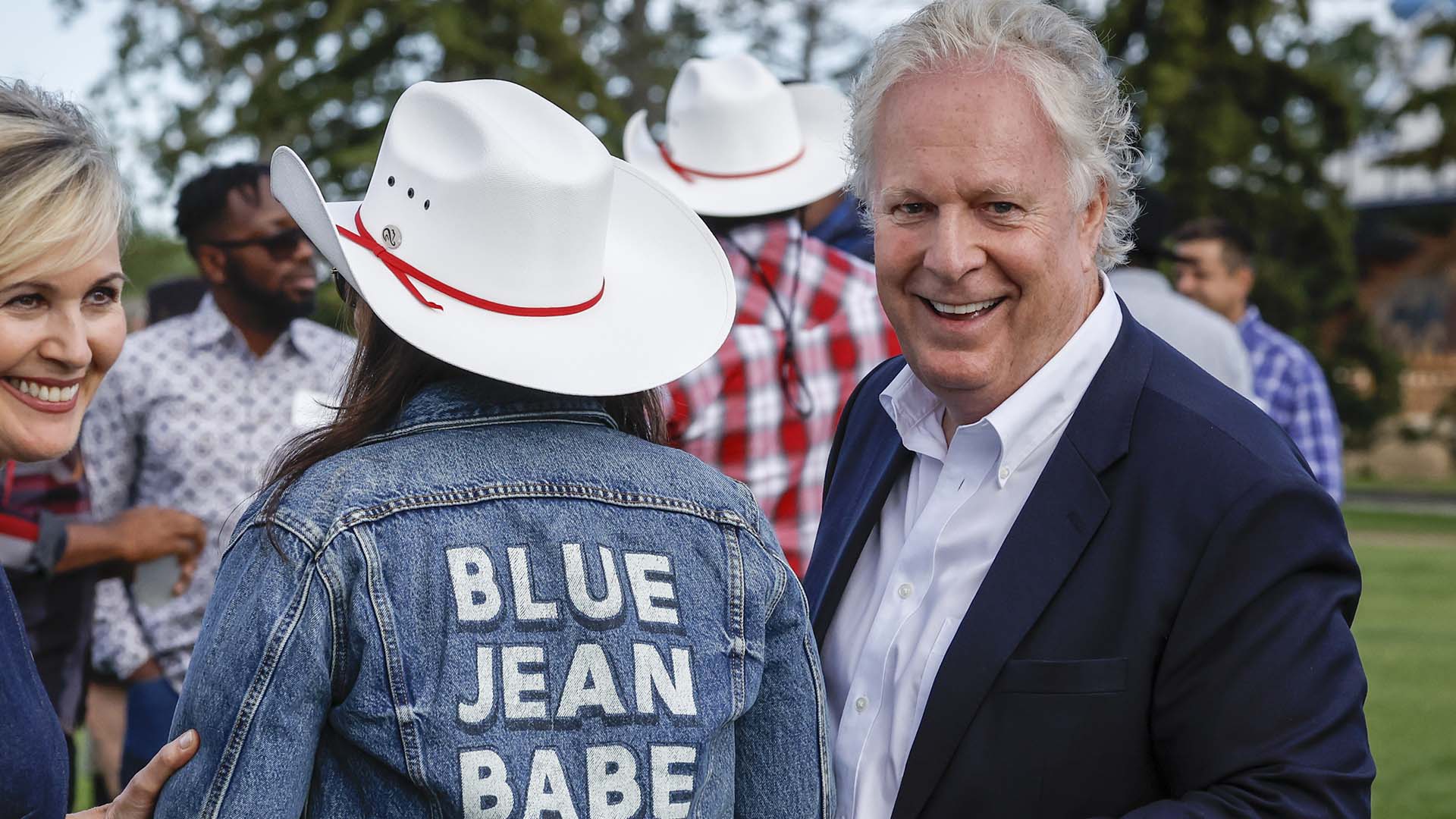 Des stratèges conservateurs consultés par La Presse Canadienne estiment que ces messages envoyés par le camp Jean Charest suscitent de la confusion chez les membres. 