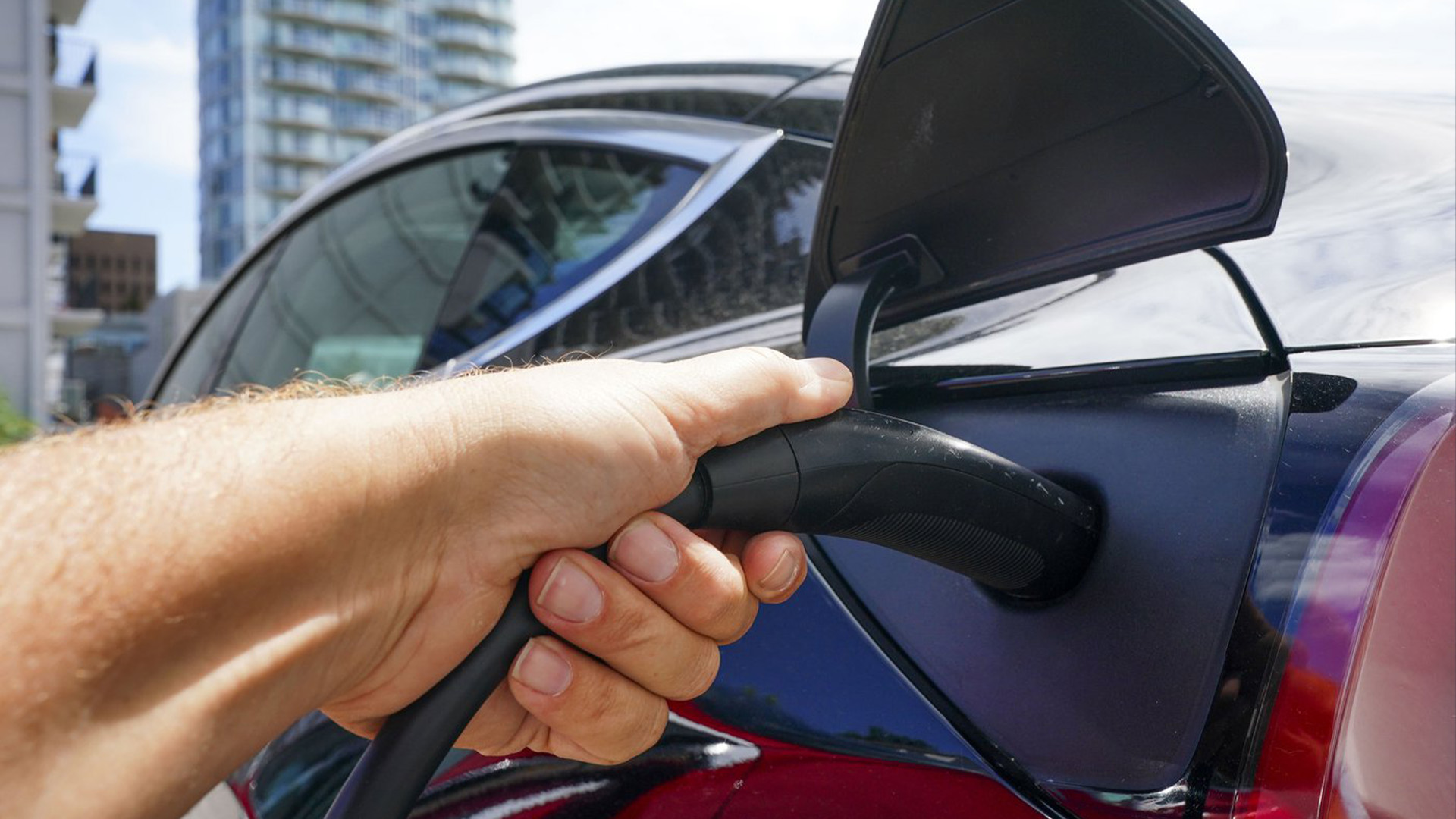 Si les métiers susceptibles de se développer grâce à l’électrification des transports sont bien identifiés, il en est autrement de ceux dont l’avenir pourrait être compromis par ce phénomène.