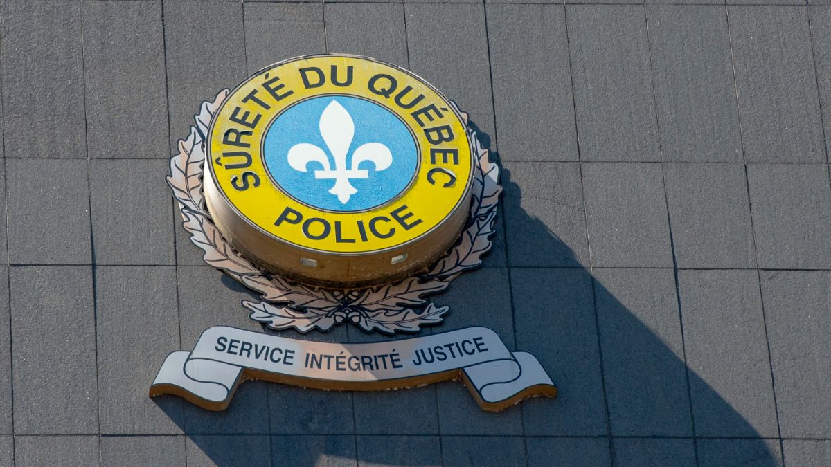 La SQ a ajouté que la police ne sait toujours pas comment il a obtenu une arme.