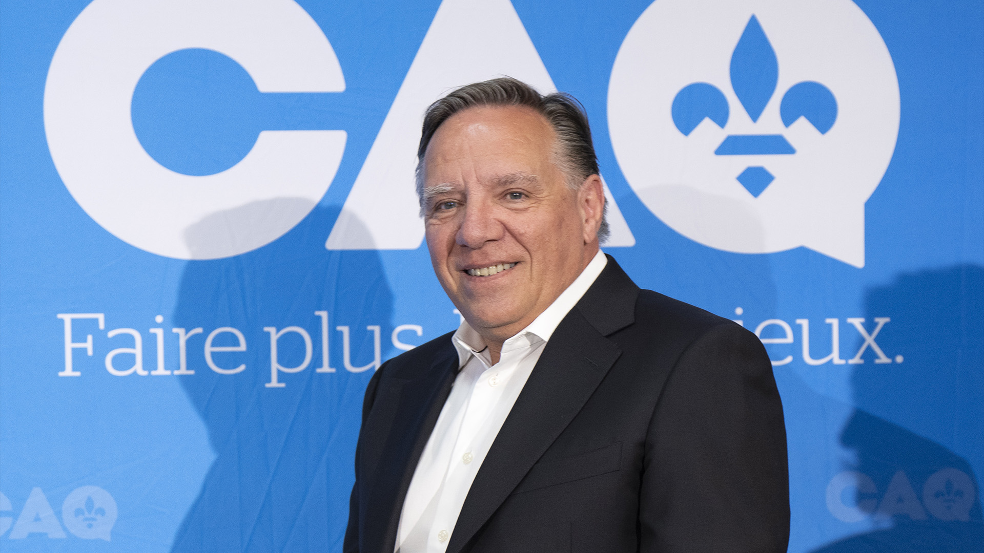 Le premier ministre du Québec François Legault arrive en conférence de presse, le jeudi 21 juillet 2022 à Montréal.