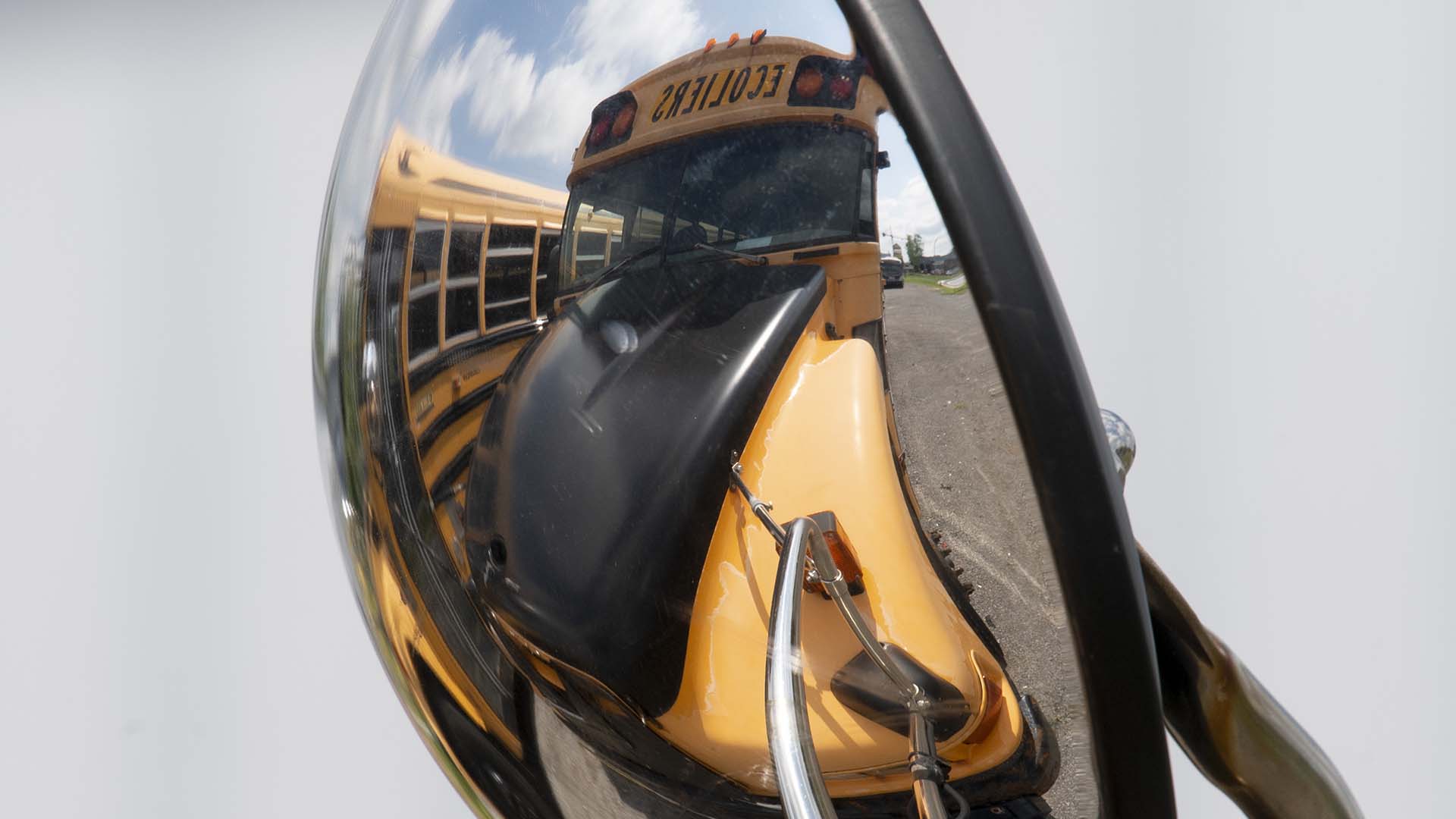 «NE SERONT PAS DISPONIBLES : le transport par autobus scolaire jaune et le transport par berline», prévient le CSSRS.