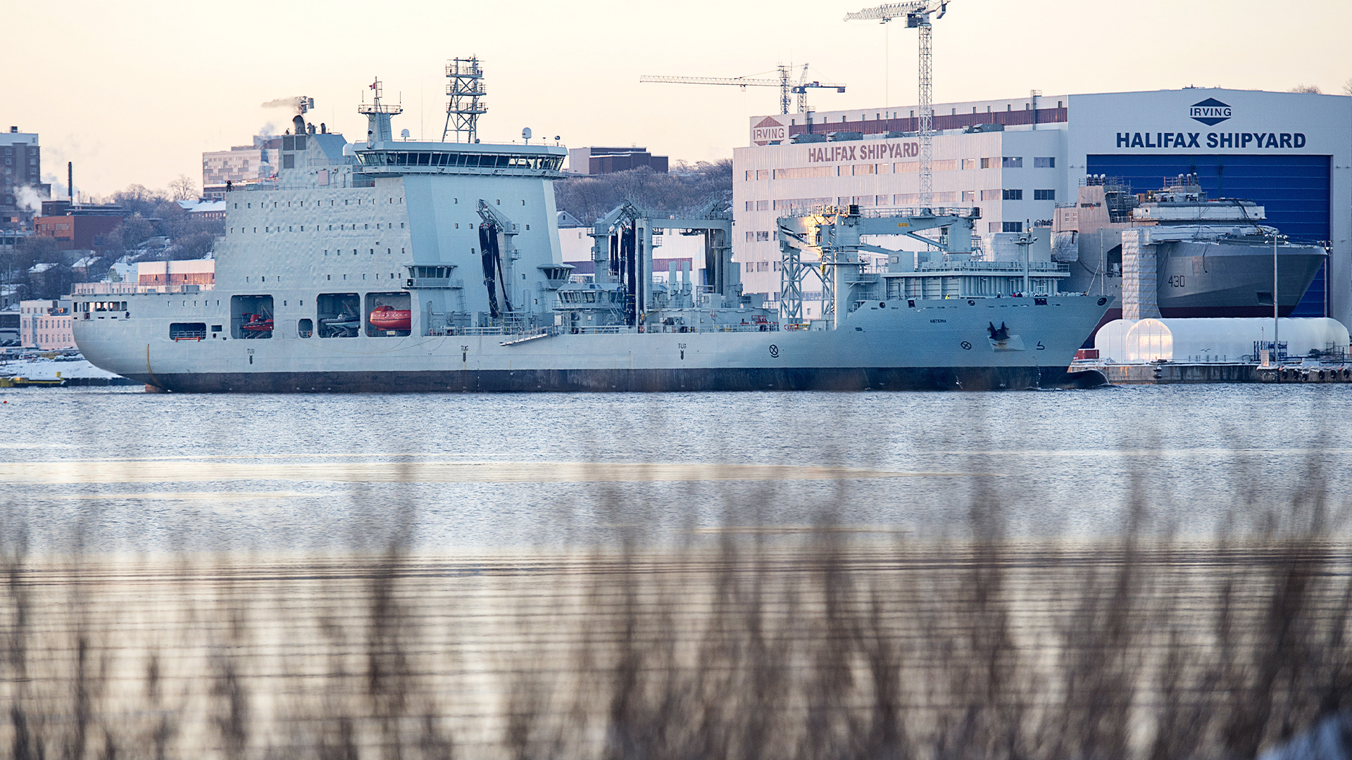 Davie a commencé à louer le MV Asterix à la Marine royale canadienne en janvier 2018 après qu'un incendie et une corrosion excessive ont forcé l'armée à retirer ses deux seuls navires de ravitaillement avant que les nouveaux bateaux ne soient prêts.