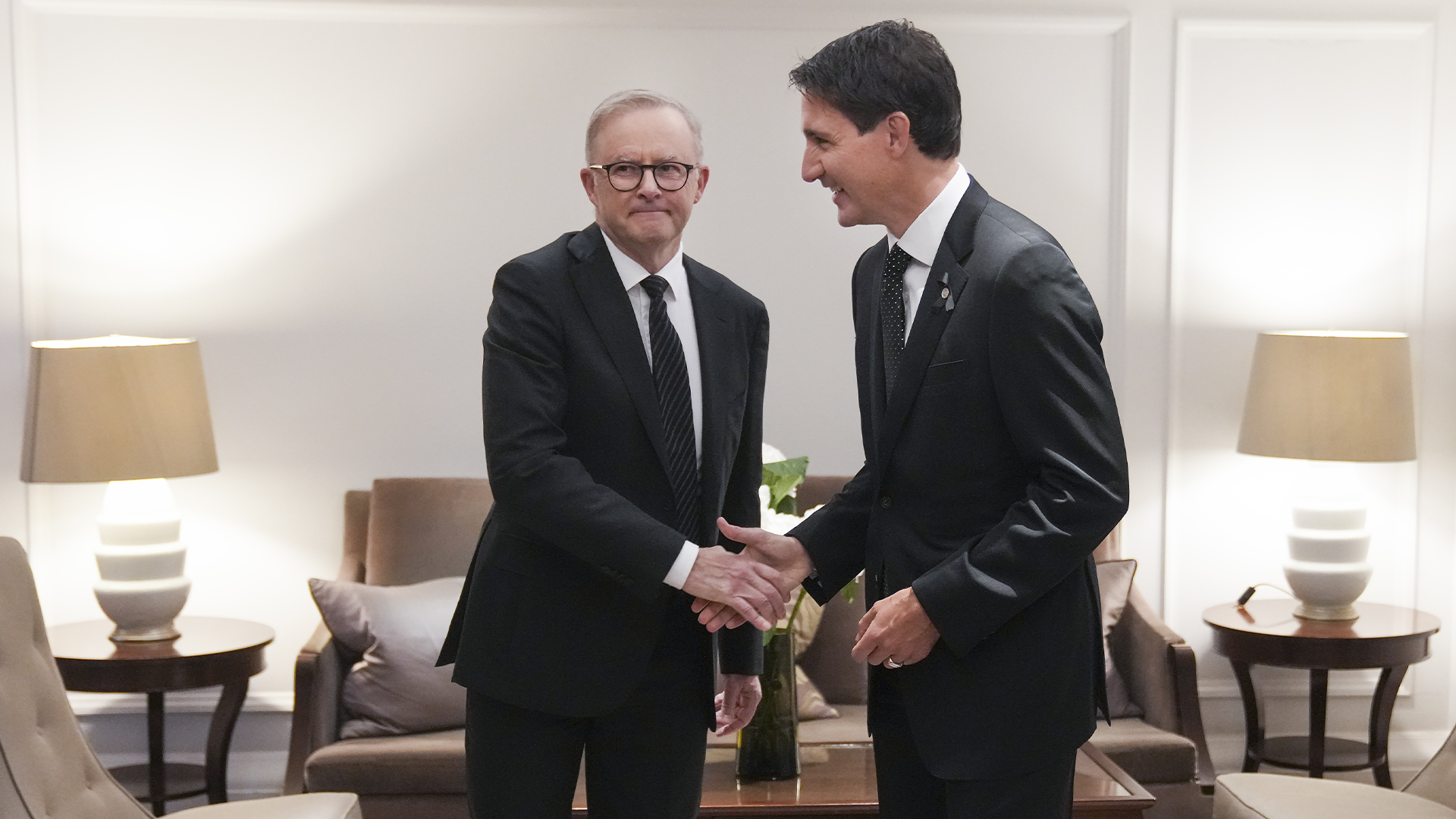 Le premier ministre du Canada, Justin Trudeau, rencontre son homologue australien Anthony Albanese, à Londres.