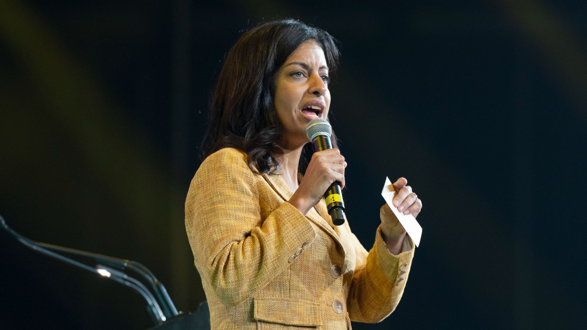 Dominique Anglade (photo) s'est employée à faire des appels à partir du local électoral de M. Beauchemin, afin d'encourager les gens du comté à aller voter.