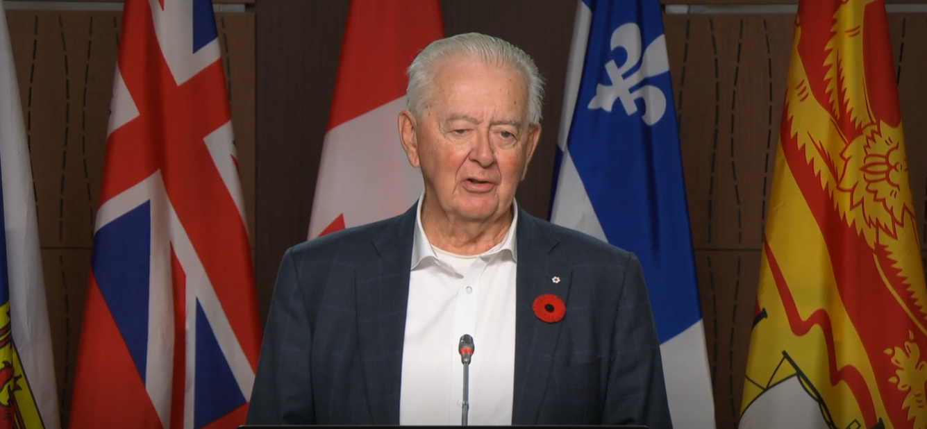 L’ancien député conservateur Preston Manning a annoncé mercredi le lancement d’une initiative citoyenne indépendante du gouvernement pour enquêter sur la gestion de la pandémie de celui-ci.