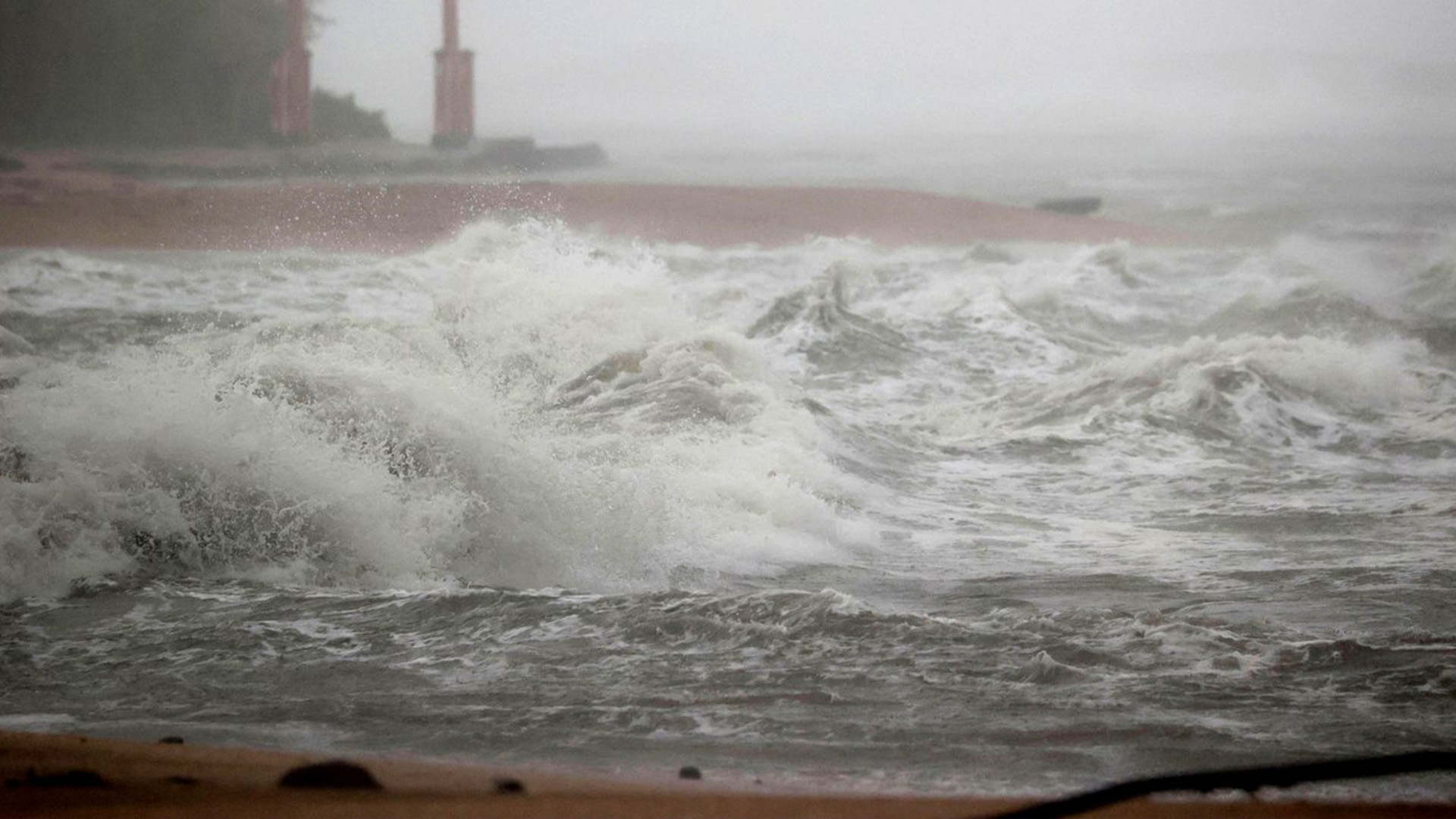 Environnement Canada a émis plusieurs bulletins météorologiques spéciaux pour la plupart des régions du Québec, de même que pour les quatre provinces de l’Atlantique, en raison du passage des restes de la tempête tropicale Nicole.