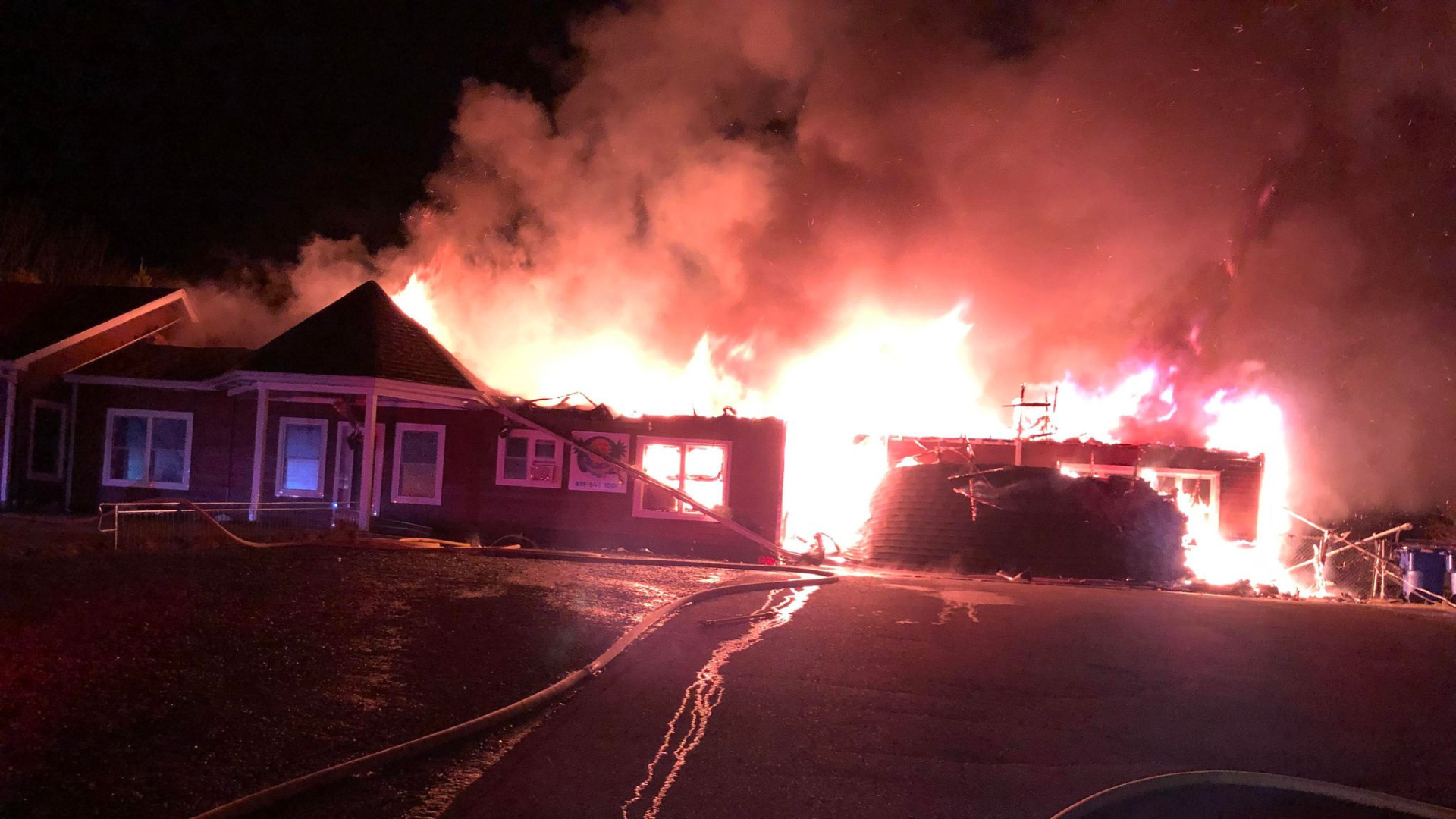 Une garderie de Saint-Denis-de-Brompton, en Estrie, a été la proie des flammes, dans la nuit de dimanche à lundi.