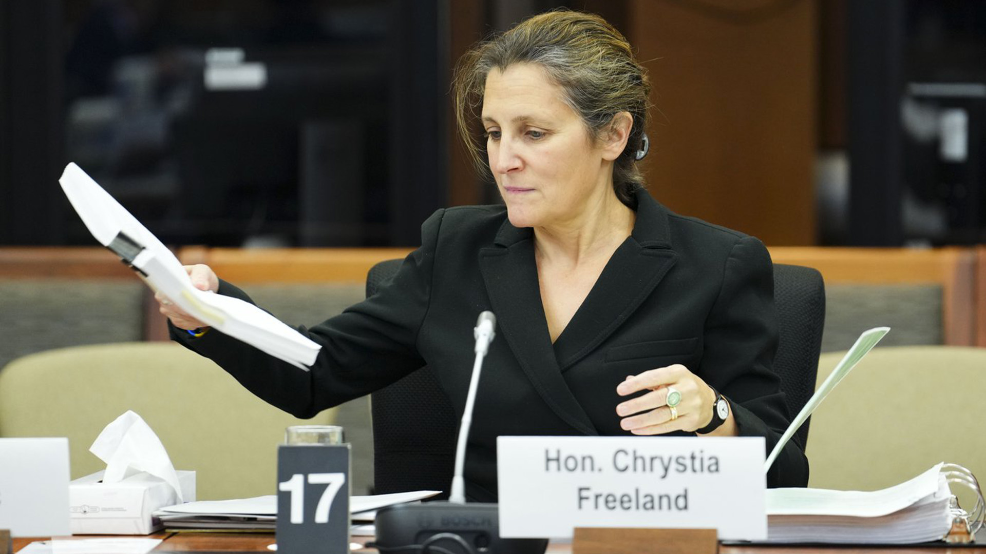 La vice-première ministre Chrystia Freeland représente le Canada à la conférence Solidaires du peuple ukrainien qui se tient ce mardi à Paris.