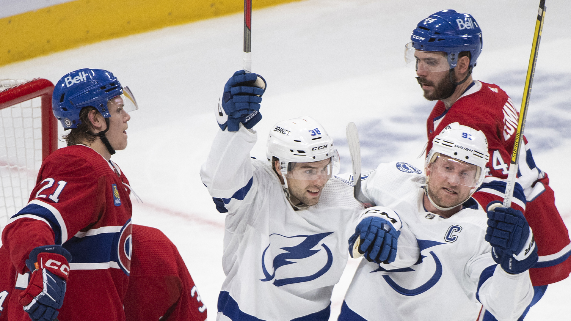 Brandon Hagel a inscrit deux buts et une aide, Andrei Vasilevskiy a repoussé 22 tirs et le Lightning de Tampa a vaincu la formation montréalaise 5-1.