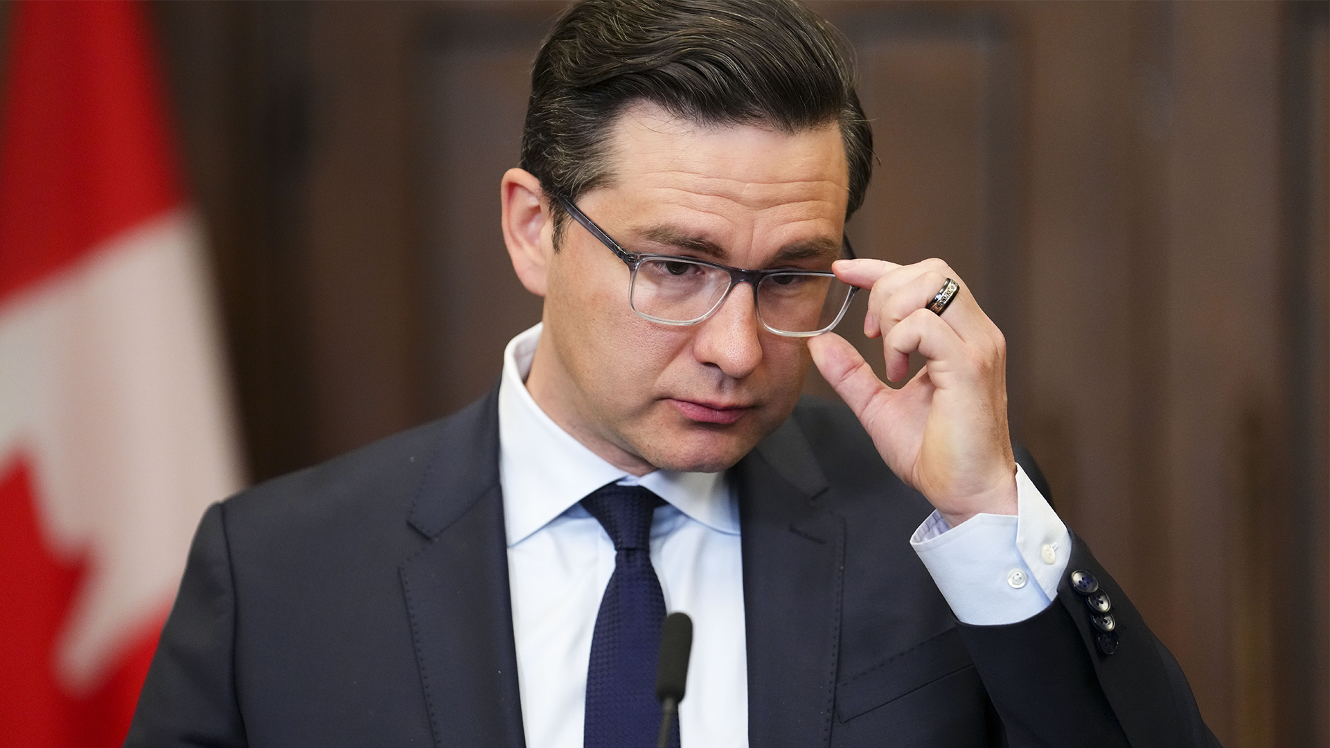 Un gouvernement conservateur sous Pierre Poilievre reconnaîtrait les compétences des travailleurs étrangers en santé dans un délai de 60 jours, et ce, afin de désengorger le système de santé.