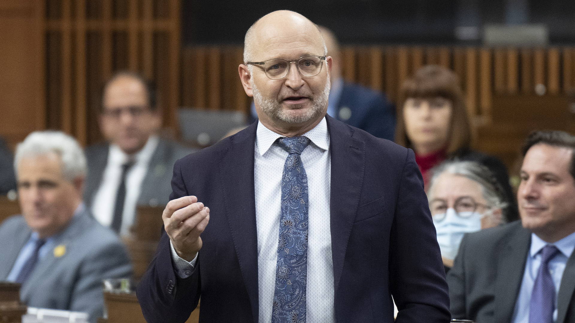 Le ministre de la Justice, David Lametti, a déposé jeudi matin en Chambre un projet de loi qui prévoit le report de l'aide médicale à mourir jusqu'au 17 mars 2024.