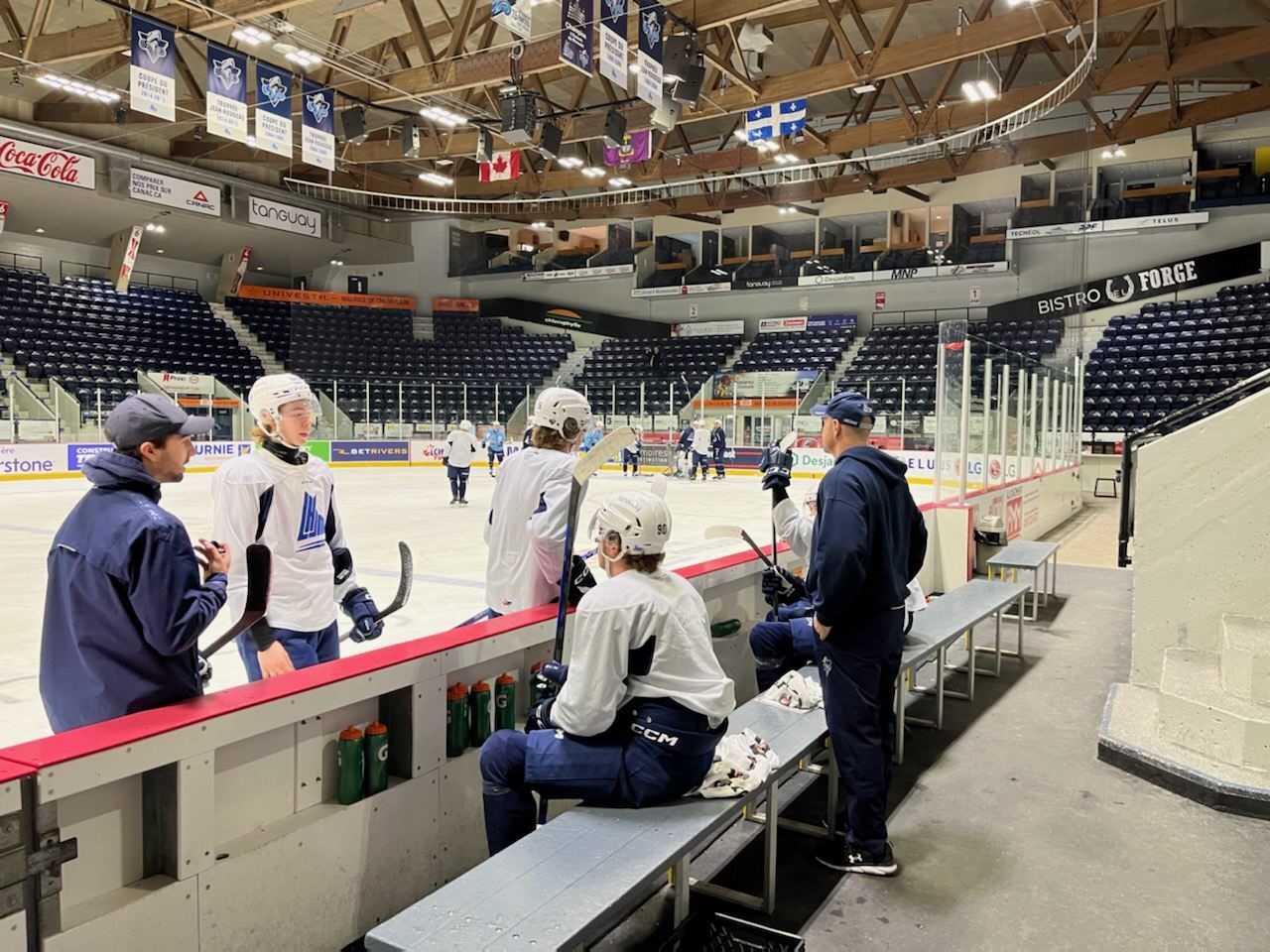 Serge Beausoleil et Alexis Loiseau préparent leur équipe pour les 2 matchs de la fin de semaine.