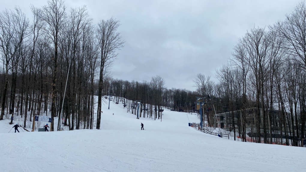 Une piste de la station de ski Bromont: montagne d'expériences.