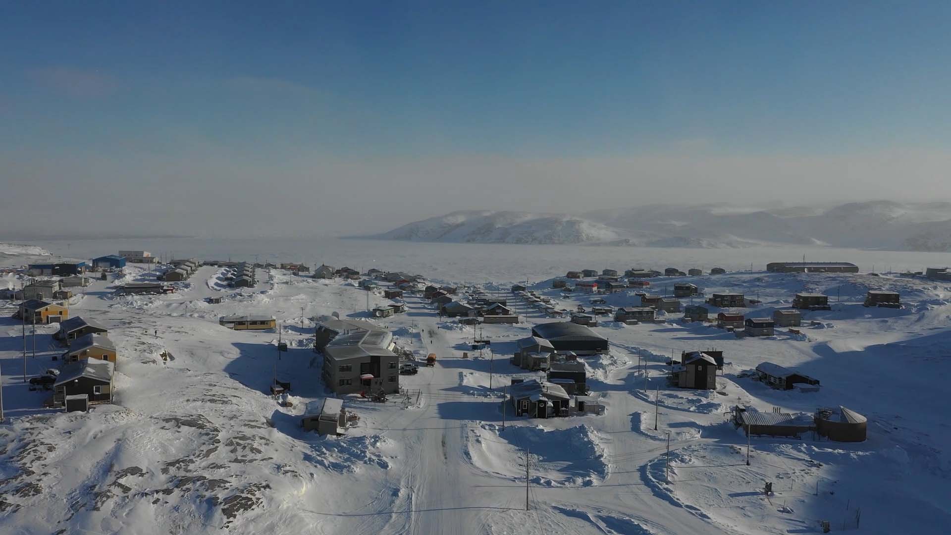 Le village d'Ivujivik. Photo tirée du reportage «Ivujivik: un village oublié, malgré ses problèmes d'eau potable» par Étienne Fortin-Gauthier pour Noovo Info.