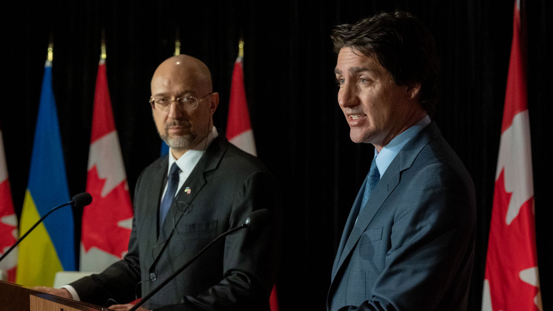 Le premier ministre de l’Ukraine, Denys Shmyhal (à gauche), en visite au Canada pour rencontrer le premier ministre du Canada, Justin Trudeau (à droite), le 11 avril 2023.