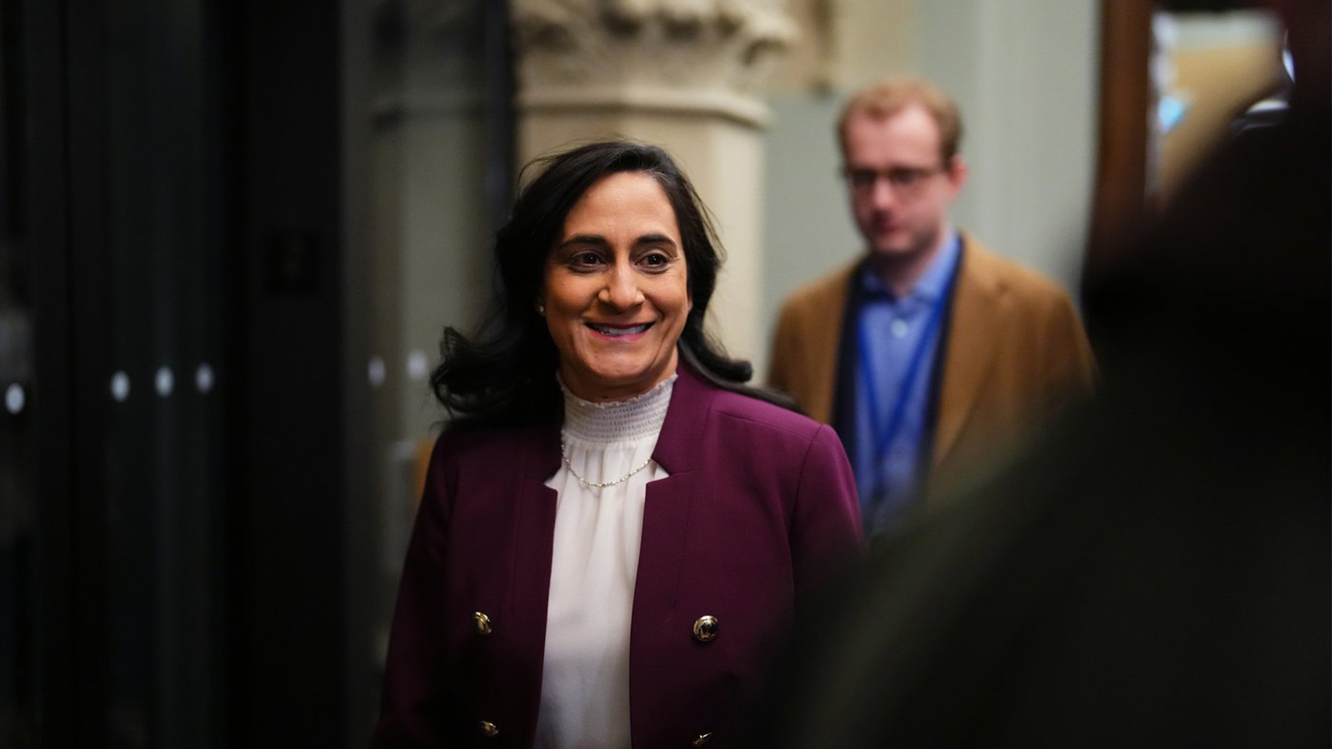 La ministre de la Défense nationale Anita Anand arrive à une réunion du caucus sur la colline du Parlement à Ottawa le mercredi 29 mars 2023.