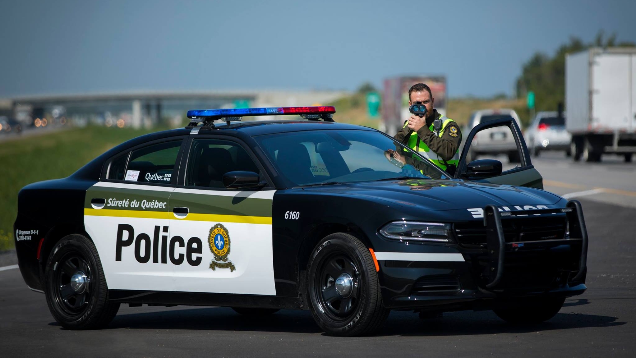 A policeman in the car. Полицейская машина. Канадские полицейские машины. Канадская полиция машины. Полиция Канады.