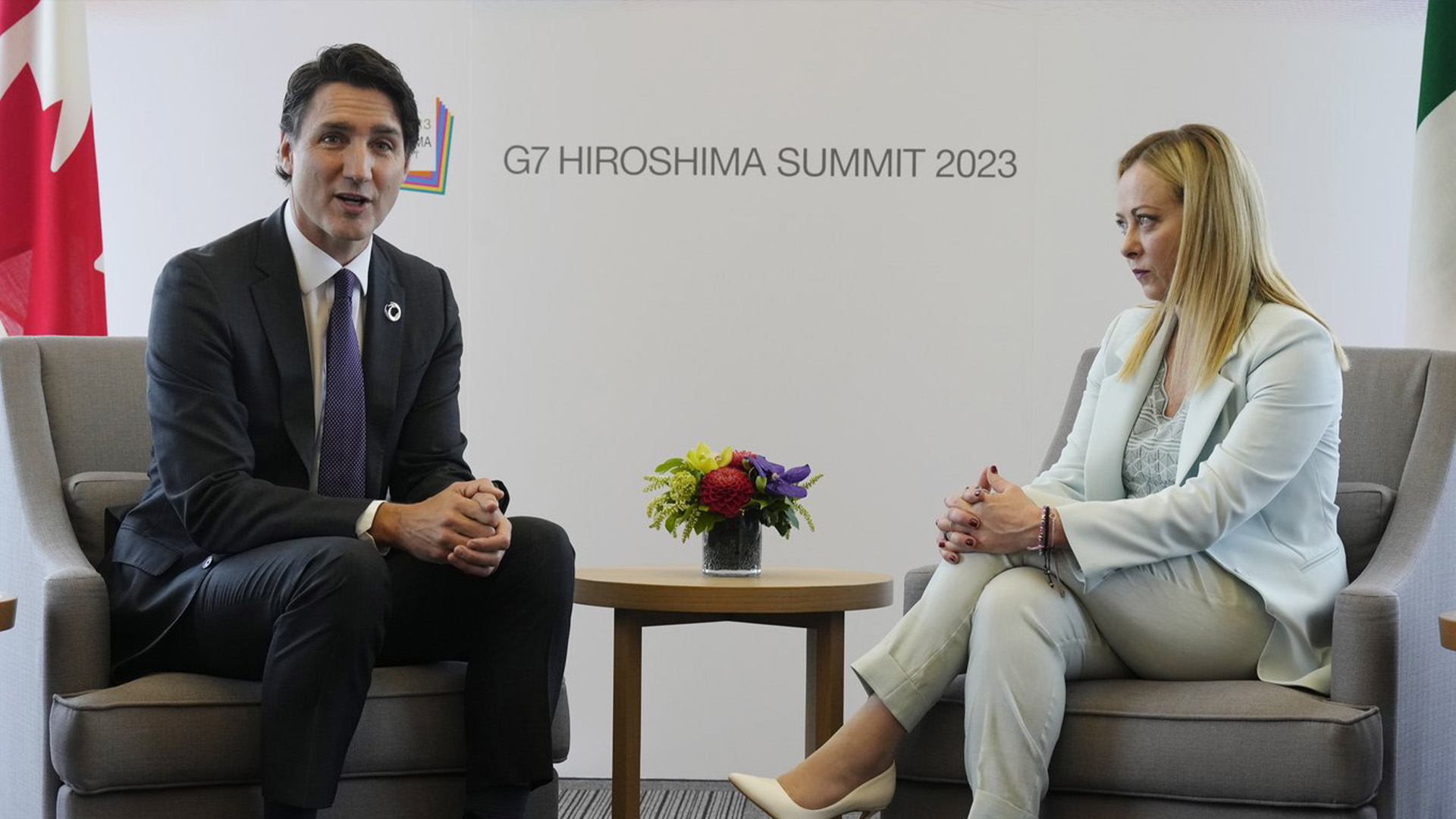 Le premier ministre Justin Trudeau prononce une allocution d'ouverture au début d'une réunion bilatérale avec le premier ministre italien Giorgia Meloni lors du sommet du G7, le vendredi 19 mai 2023 à Hiroshima, au Japon.