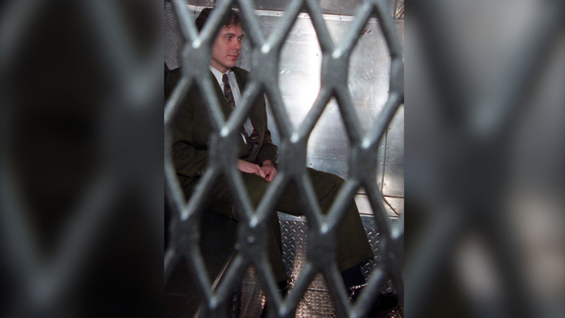 Paul Bernardo arrive au palais de justice provincial de Toronto, le 3 novembre 1995.