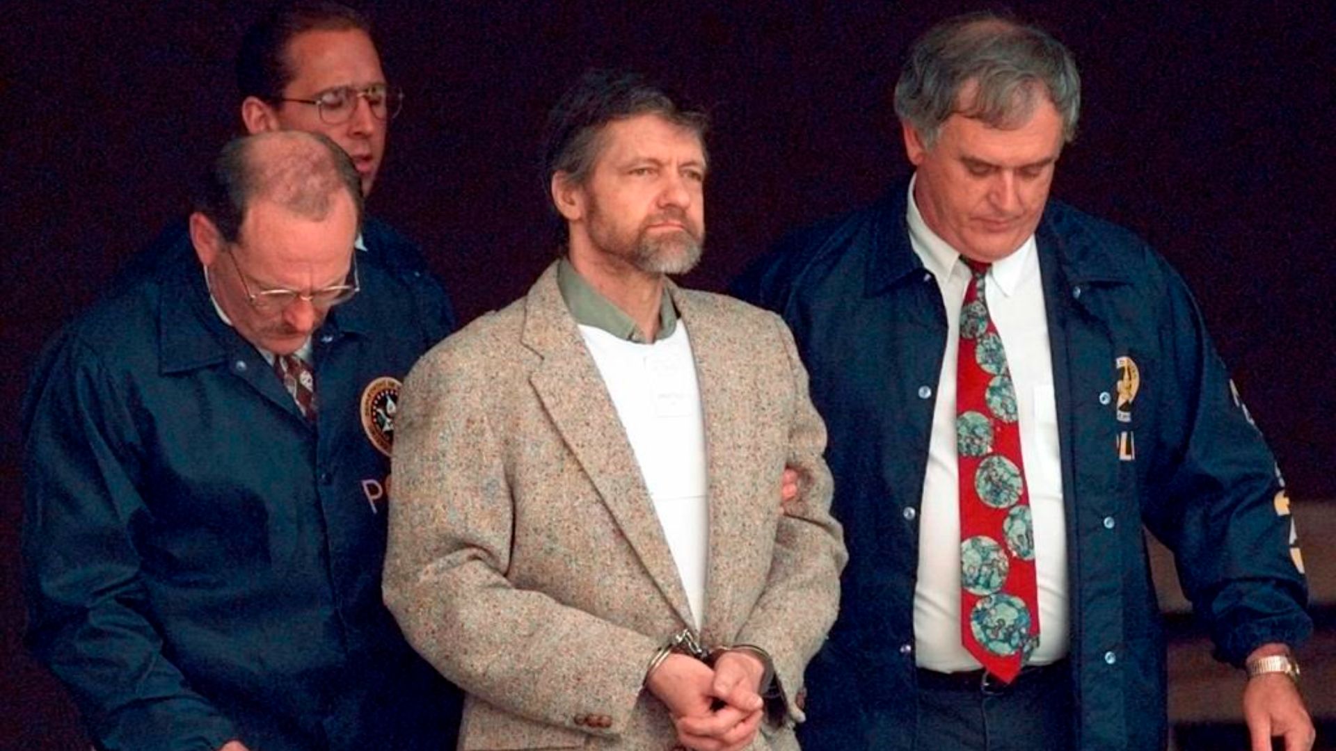 Kaczynski purgeait une peine de prison à perpétuité pour avoir déclenché 16 explosions qui ont tué trois personnes et en ont blessé 23 autres aux États-Unis entre 1978 et 1995.