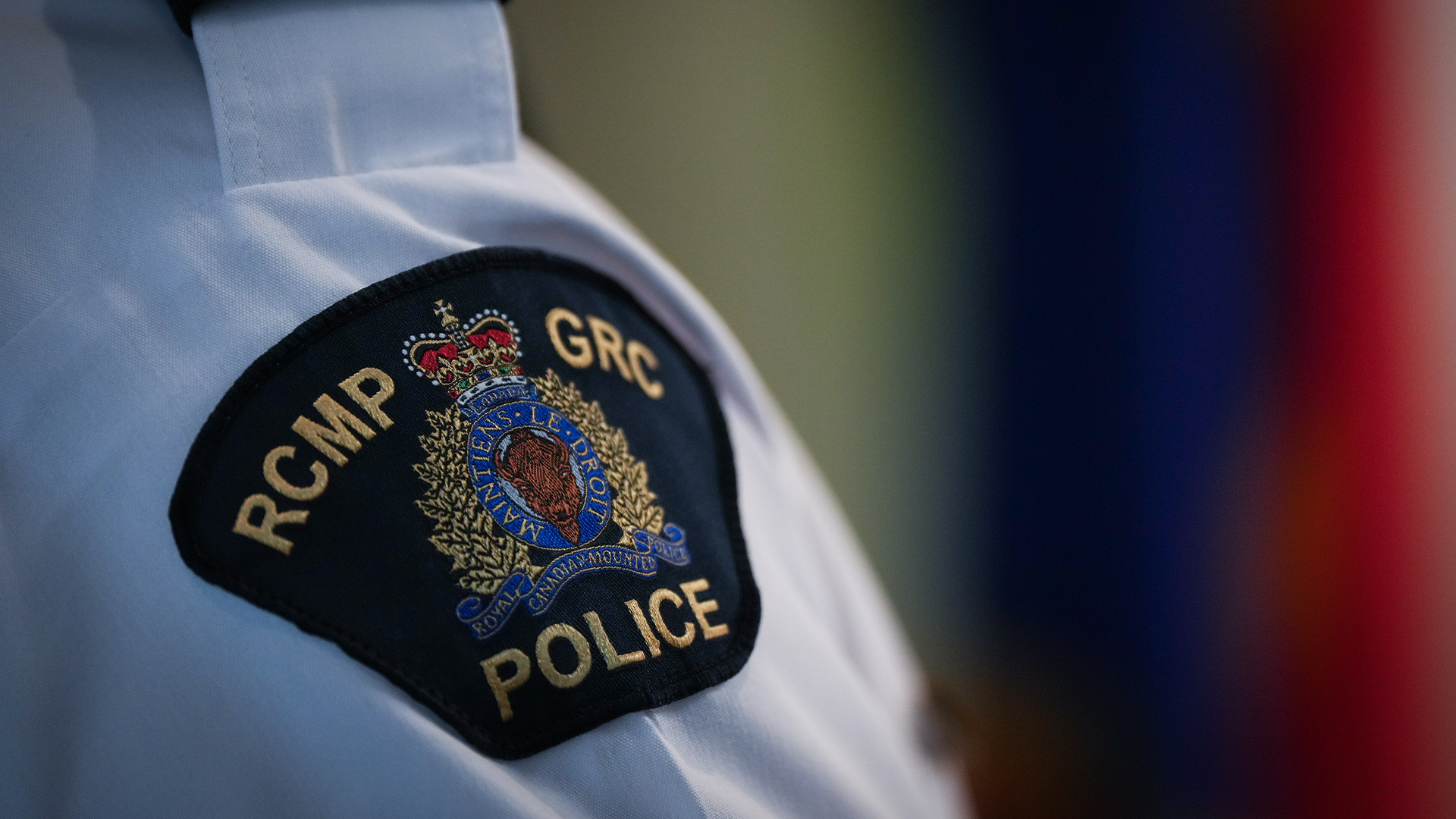 Deux individus de Montréal sont accusés de complot en vue de commettre une infraction aux États-Unis, dévoile mardi la Gendarmerie Royale du Canada (GRC).