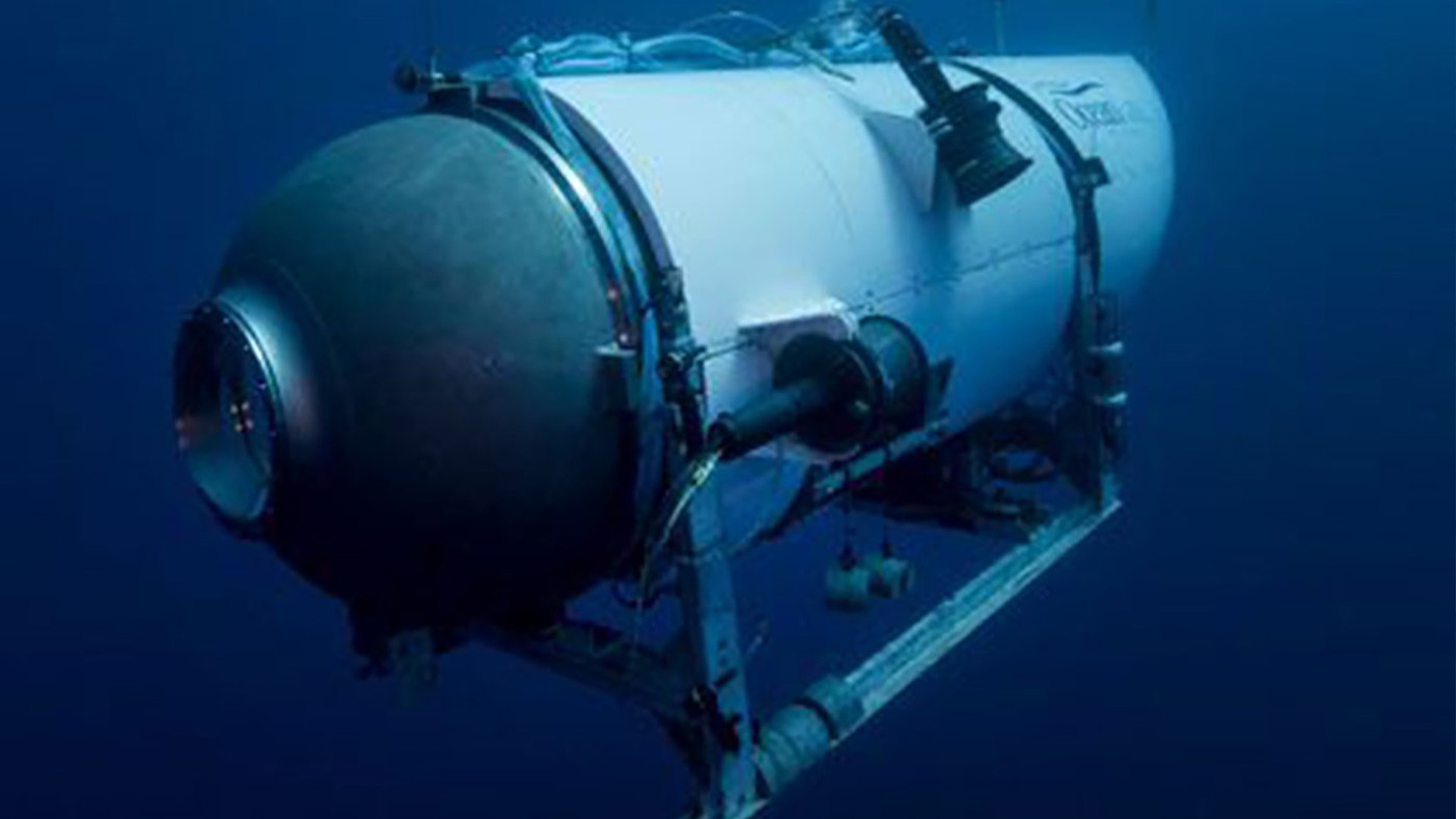 Le submersible nommé Titan, qui faisait partie d'une mission d'OceanGate Expeditions, transporte un pilote, un aventurier britannique de renom, deux membres d'une famille d'affaires pakistanaise emblématique et un autre passager.