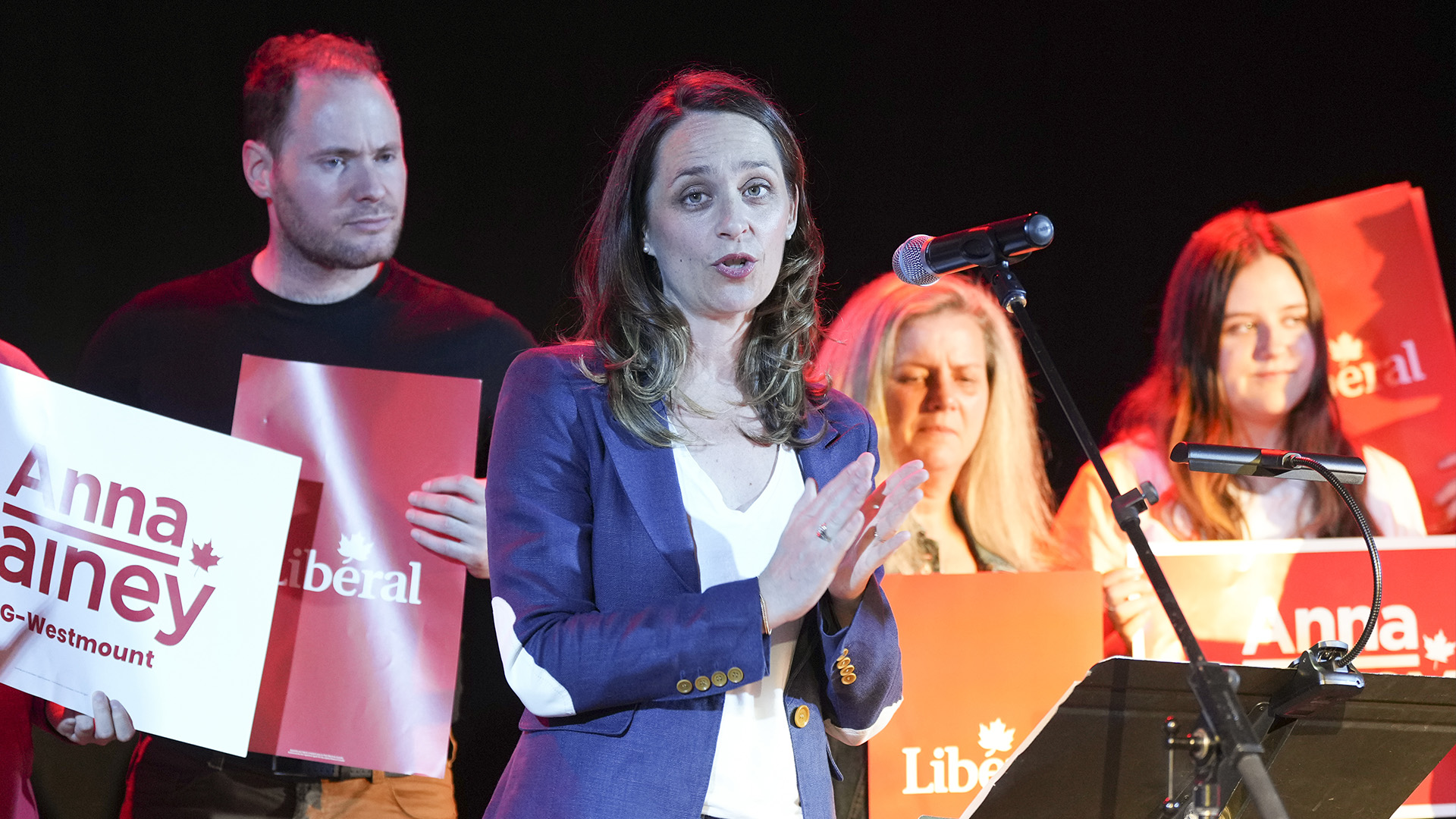 La candidate libérale Anna Gainey s'adresse à ses partisans après avoir remporté l'élection partielle fédérale dans la circonscription de Notre-Dame-de-Grâce-Westmount le lundi 19 juin 2023 à Montréal. 