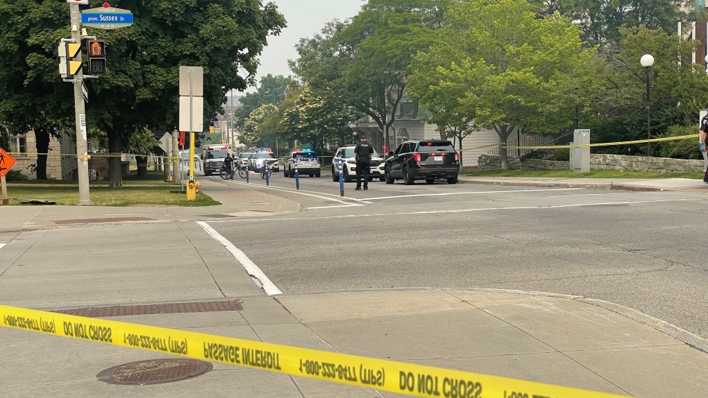 Une personne a été tuée par la police dimanche après-midi, le 25 juin 2023, tout près du Marché By au centre-ville d’Ottawa.