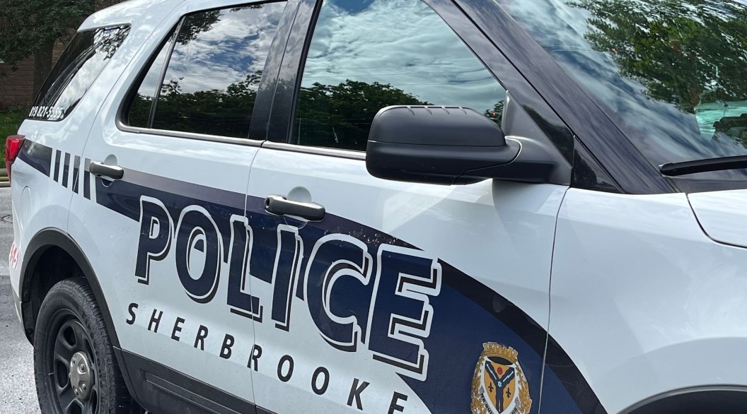 Des policiers du Service de police de Sherbrooke ont procédé à l'arrestation d'un récidiviste du cambriolage, tard mardi soir.