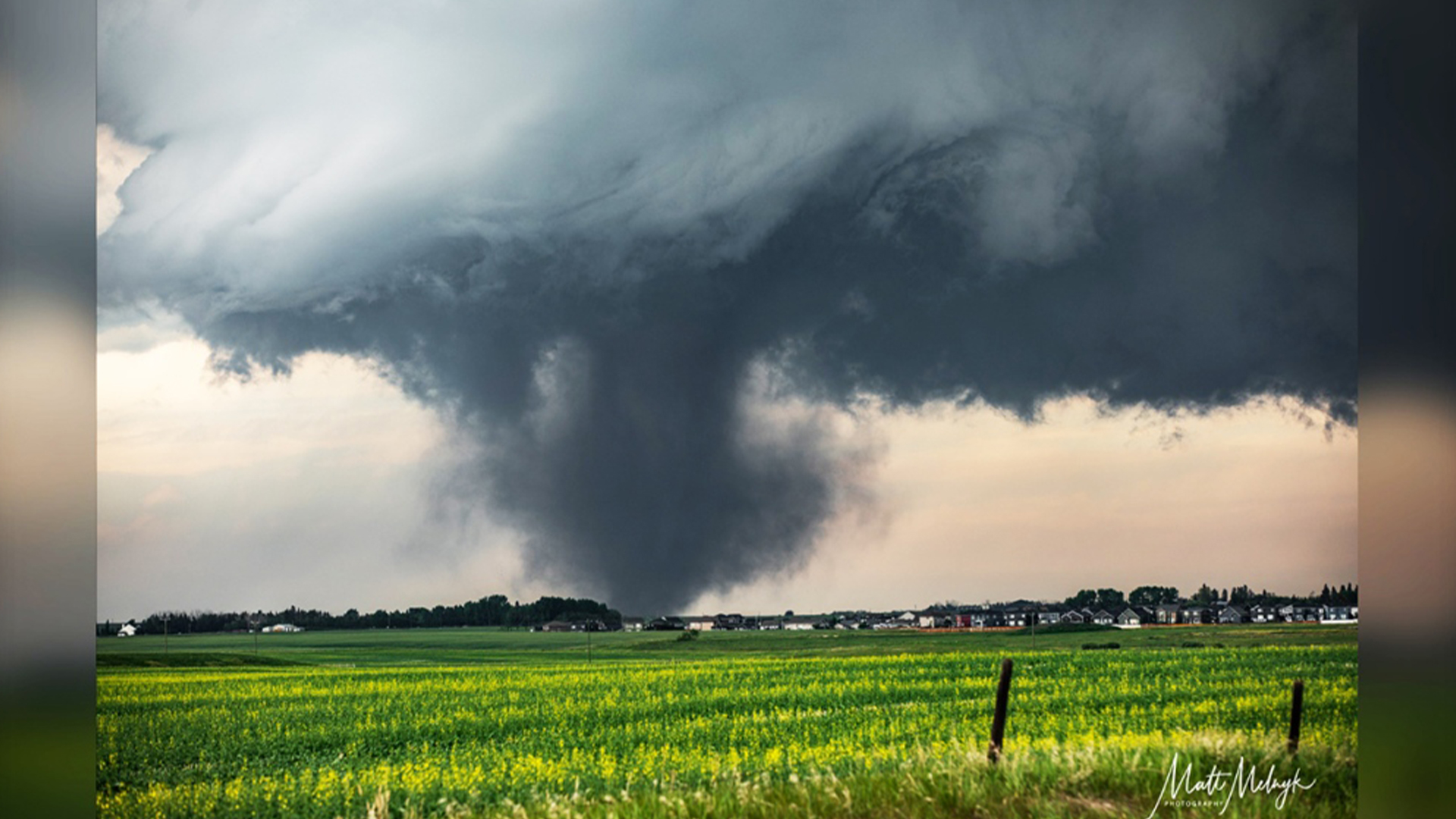 Une tornade cause d'importants dégâts en Alberta | Noovo Info